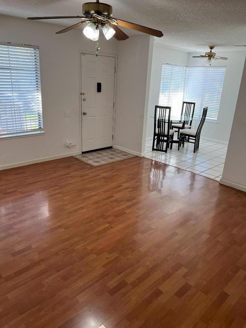 Detail Gallery Image 5 of 32 For 205 Kenbrook Cir, San Jose,  CA 95111 - 3 Beds | 1/1 Baths