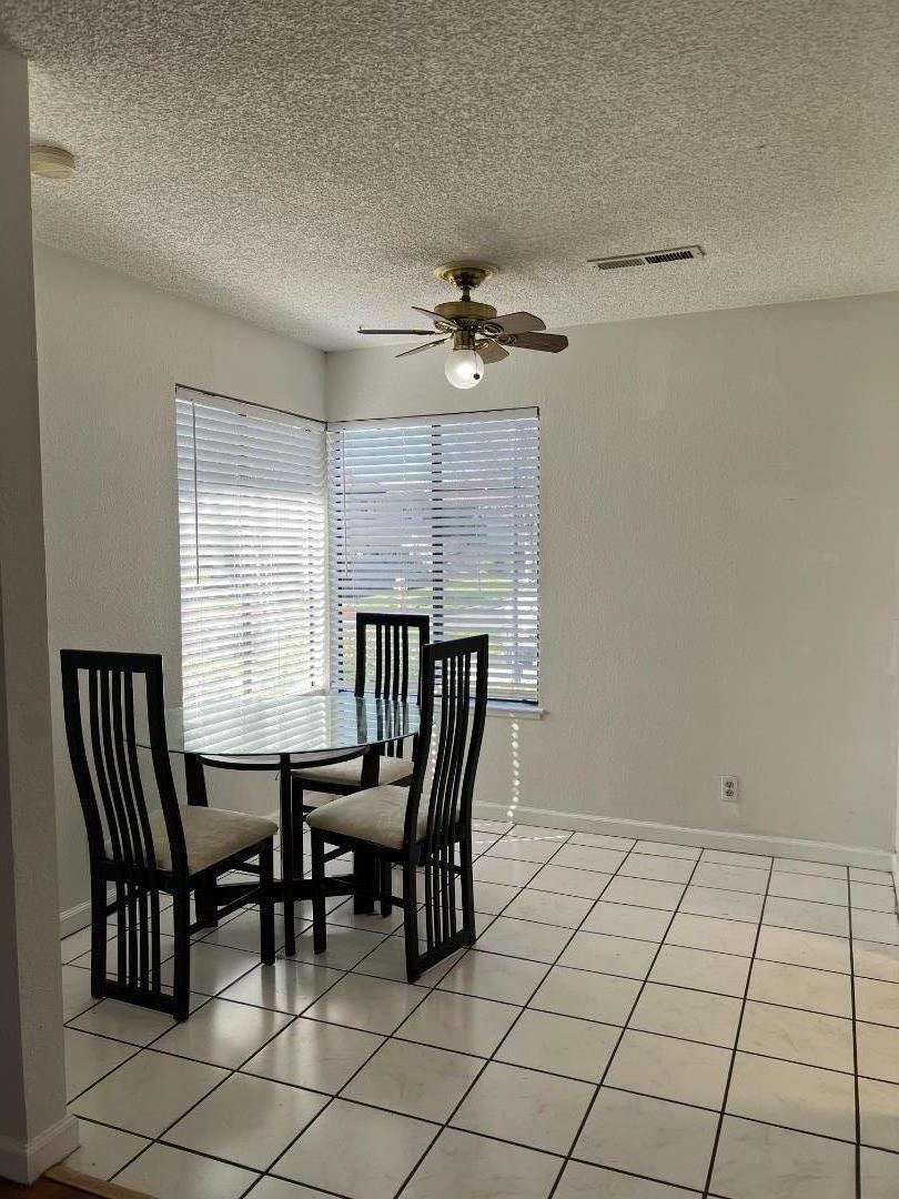 Detail Gallery Image 6 of 32 For 205 Kenbrook Cir, San Jose,  CA 95111 - 3 Beds | 1/1 Baths