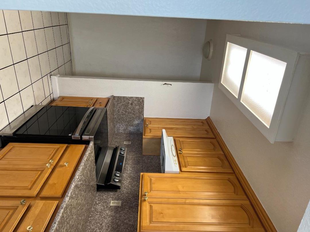 Detail Gallery Image 8 of 32 For 205 Kenbrook Cir, San Jose,  CA 95111 - 3 Beds | 1/1 Baths