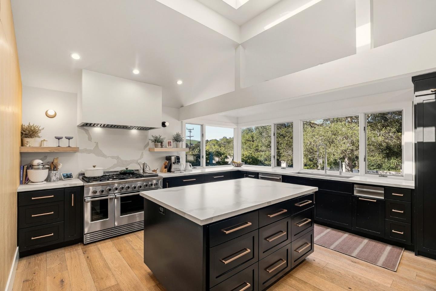 Detail Gallery Image 3 of 33 For 70 Paseo Hermoso, Salinas,  CA 93908 - 4 Beds | 3/1 Baths