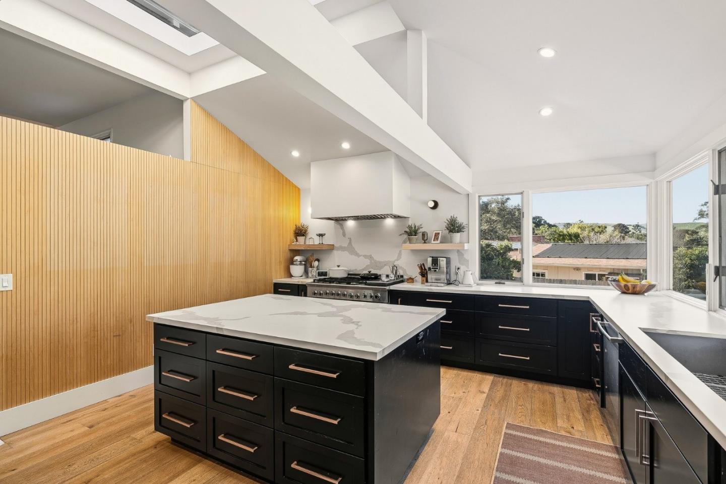 Detail Gallery Image 4 of 33 For 70 Paseo Hermoso, Salinas,  CA 93908 - 4 Beds | 3/1 Baths