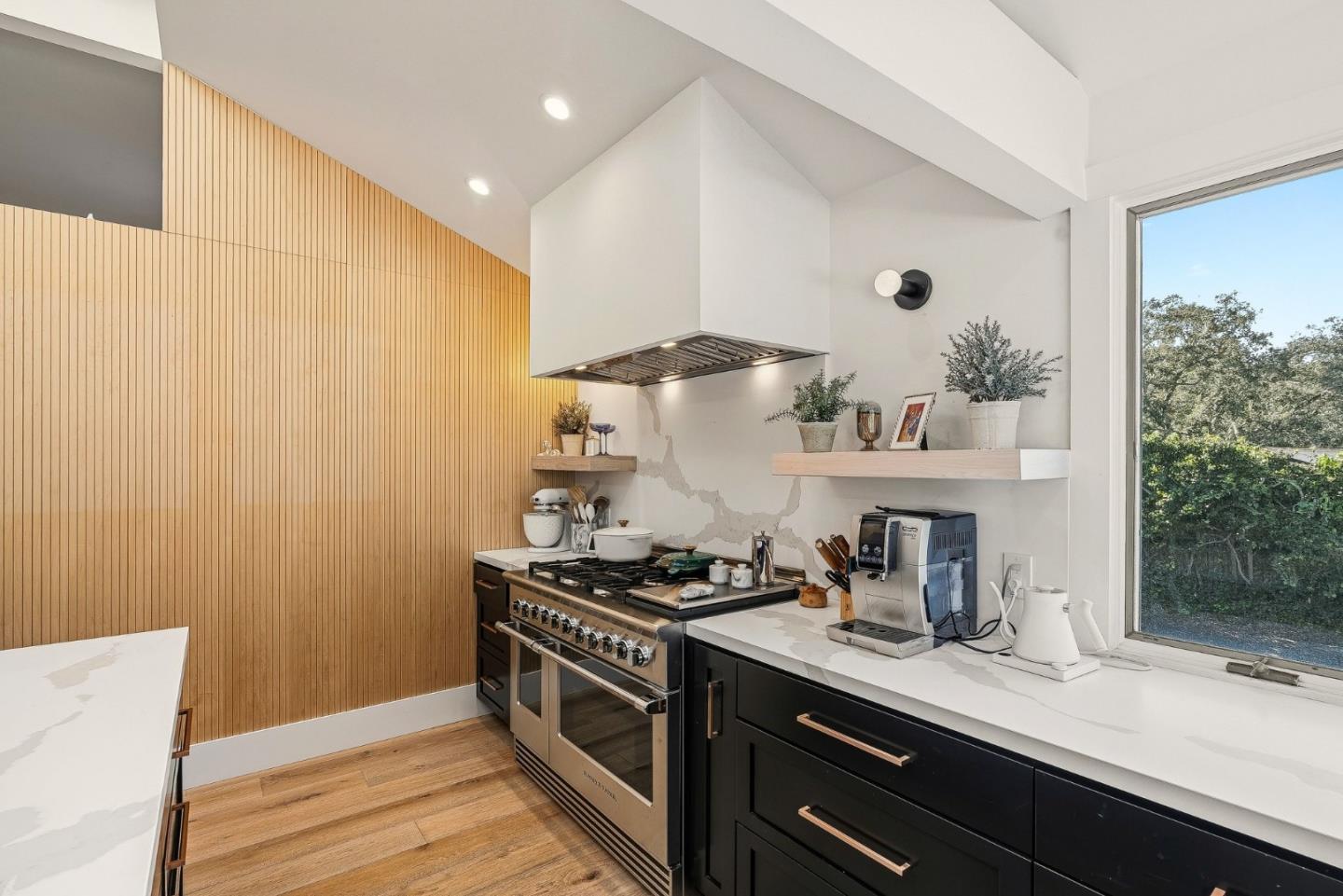 Detail Gallery Image 7 of 33 For 70 Paseo Hermoso, Salinas,  CA 93908 - 4 Beds | 3/1 Baths