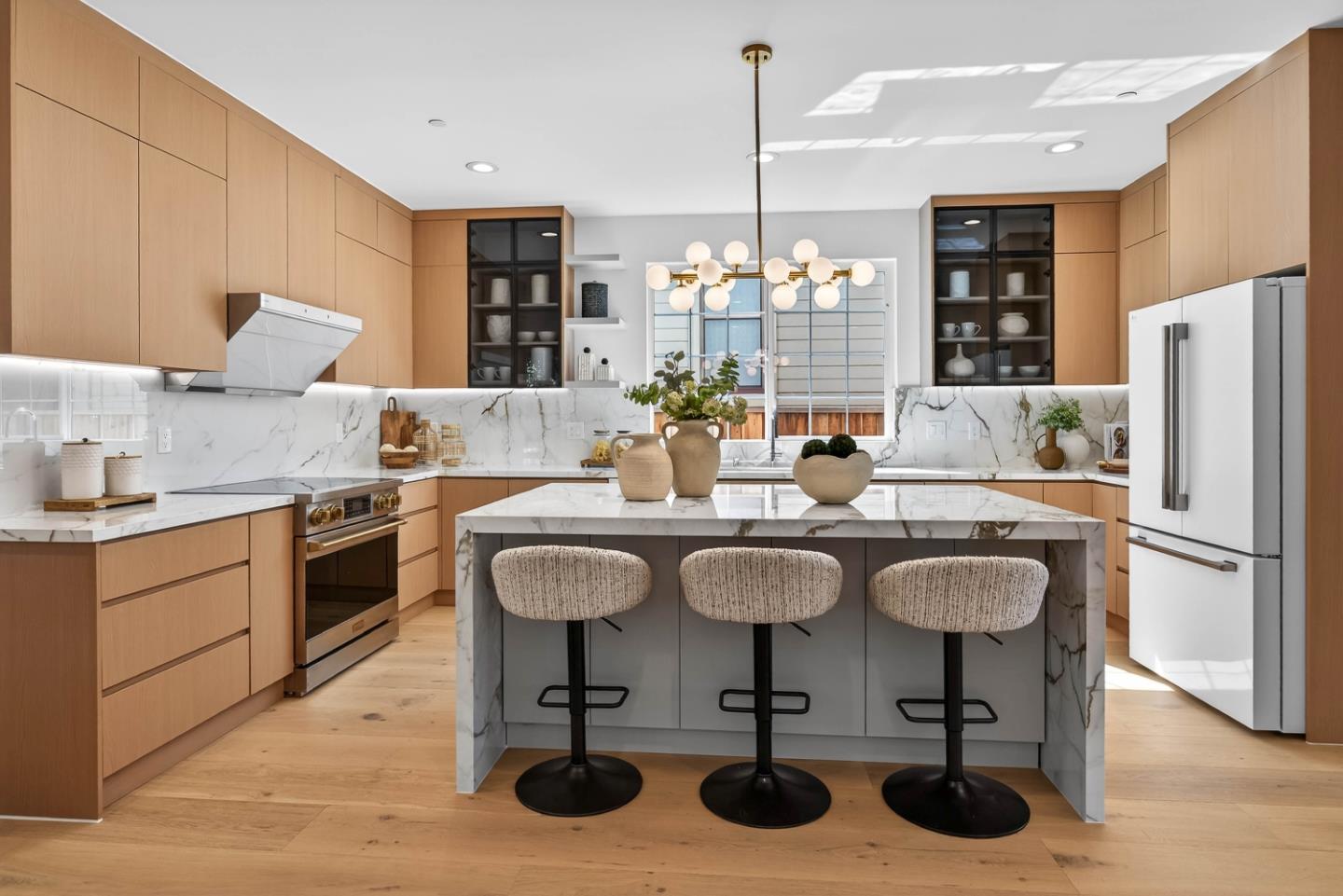 Detail Gallery Image 8 of 39 For 1317 Hester Ave, San Jose,  CA 95126 - 5 Beds | 5 Baths