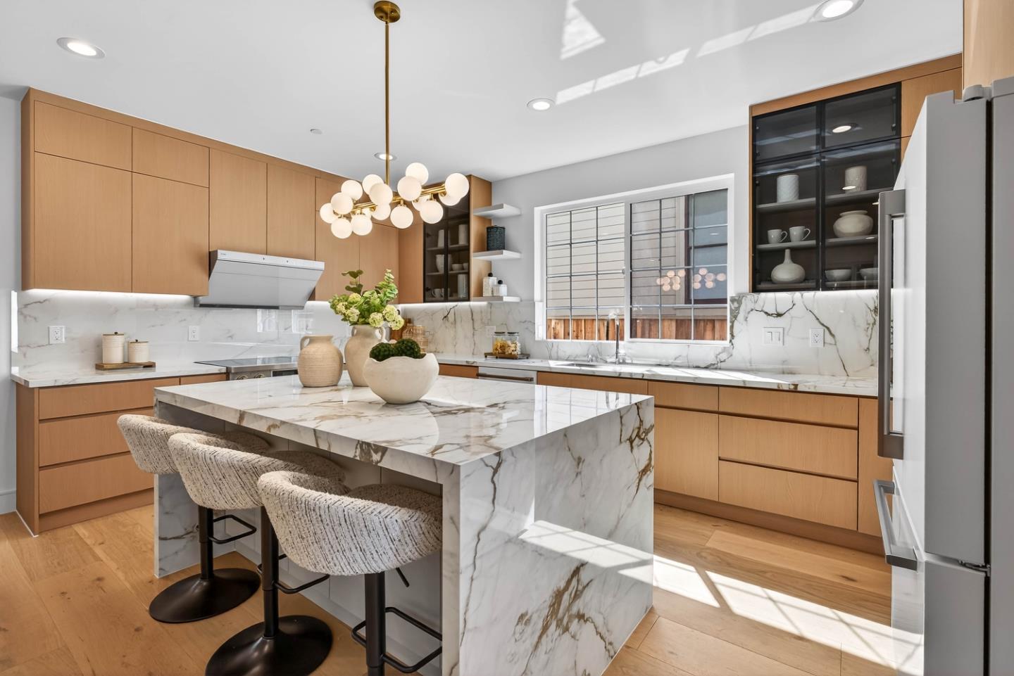 Detail Gallery Image 9 of 39 For 1317 Hester Ave, San Jose,  CA 95126 - 5 Beds | 5 Baths