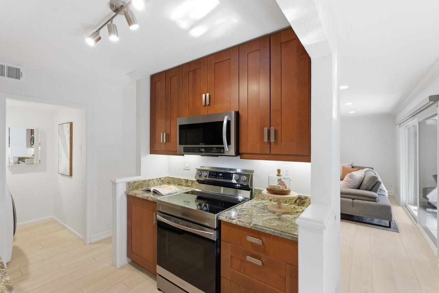 Detail Gallery Image 10 of 42 For 3335 La Mesa Dr #4,  San Carlos,  CA 94070 - 2 Beds | 2 Baths