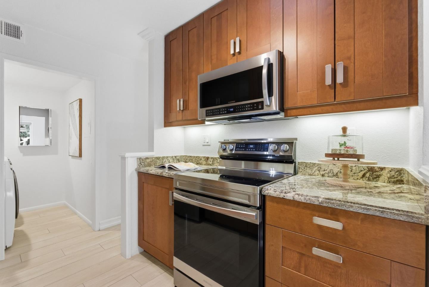 Detail Gallery Image 11 of 42 For 3335 La Mesa Dr #4,  San Carlos,  CA 94070 - 2 Beds | 2 Baths