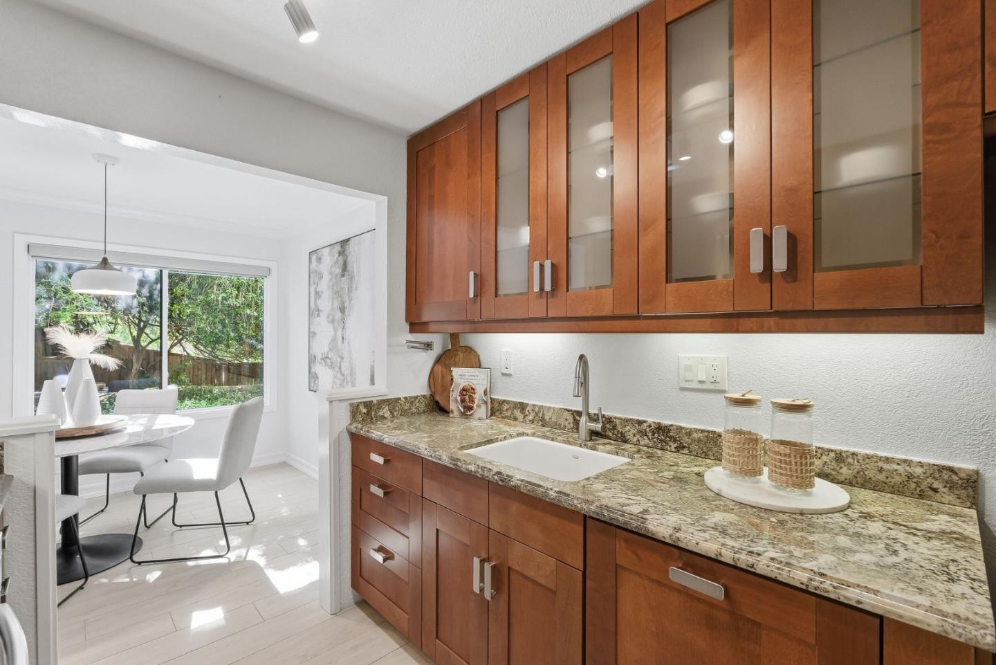 Detail Gallery Image 7 of 42 For 3335 La Mesa Dr #4,  San Carlos,  CA 94070 - 2 Beds | 2 Baths