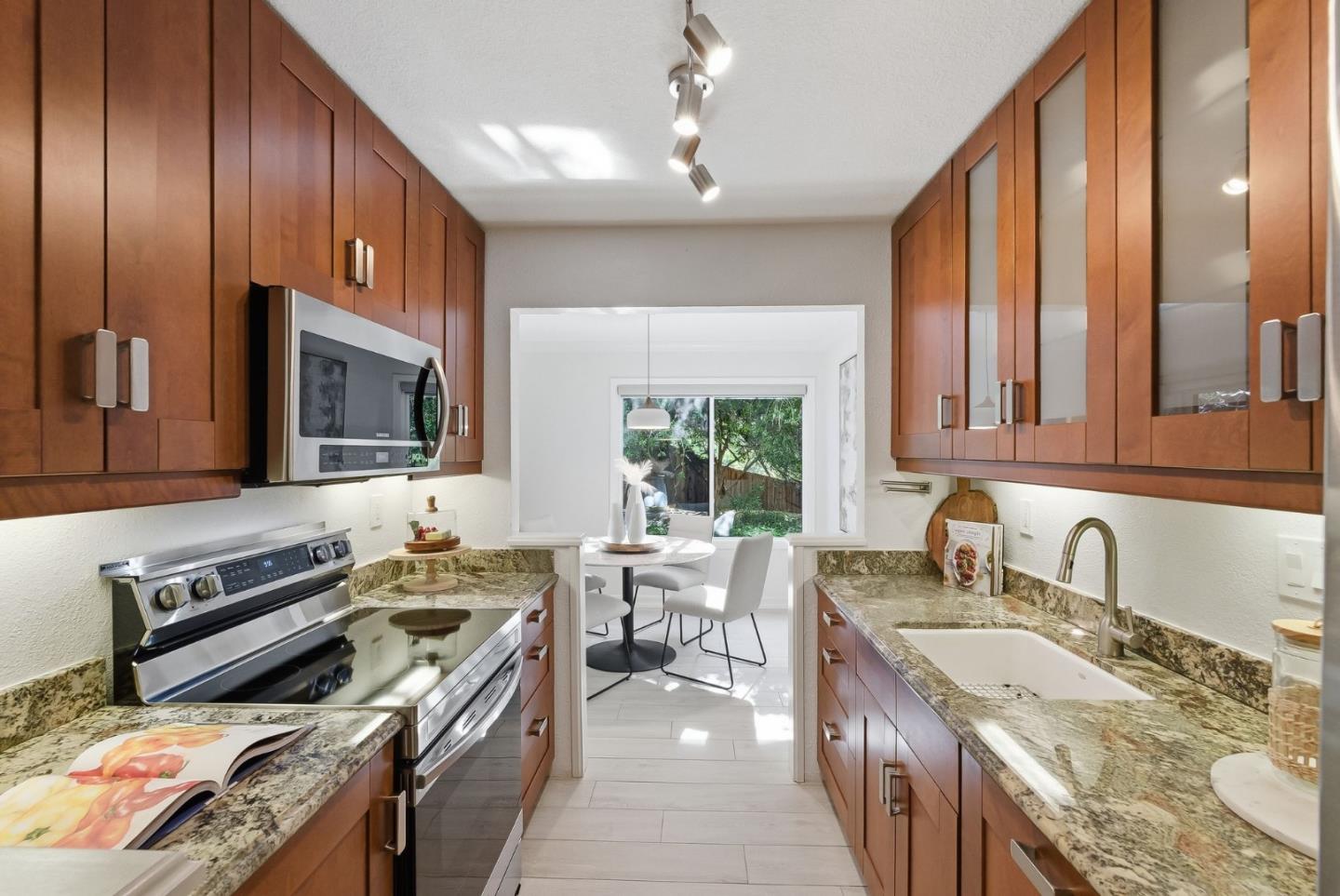 Detail Gallery Image 9 of 42 For 3335 La Mesa Dr #4,  San Carlos,  CA 94070 - 2 Beds | 2 Baths