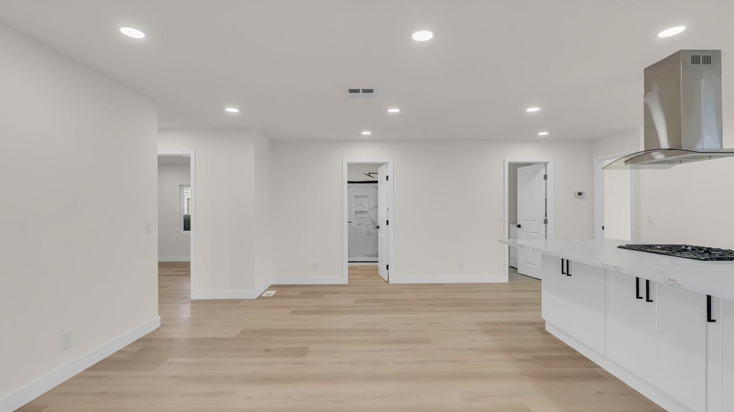 Detail Gallery Image 13 of 34 For 499 Millpond Dr #499,  San Jose,  CA 95125 - 3 Beds | 2 Baths