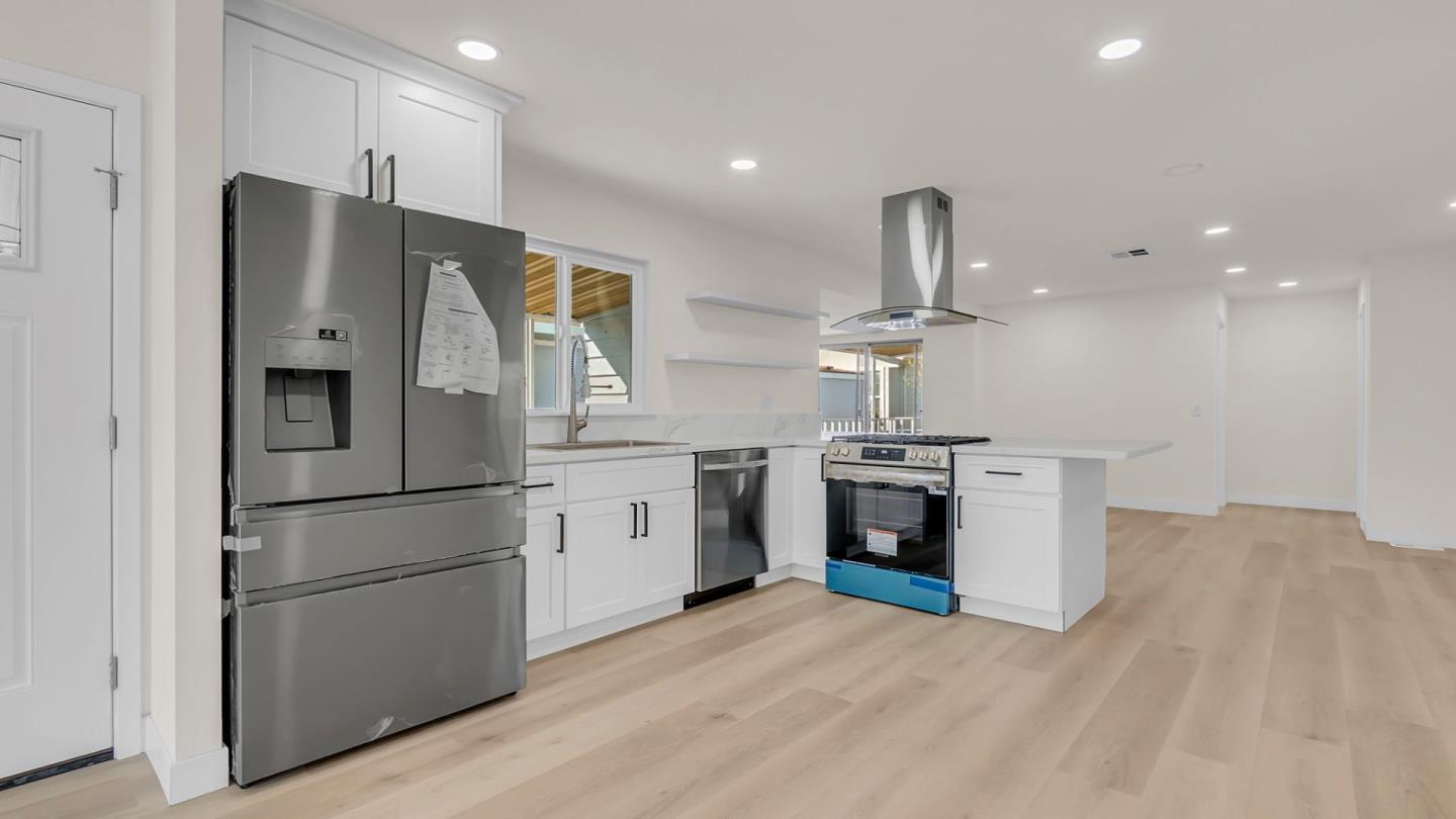 Detail Gallery Image 2 of 34 For 499 Millpond Dr #499,  San Jose,  CA 95125 - 3 Beds | 2 Baths