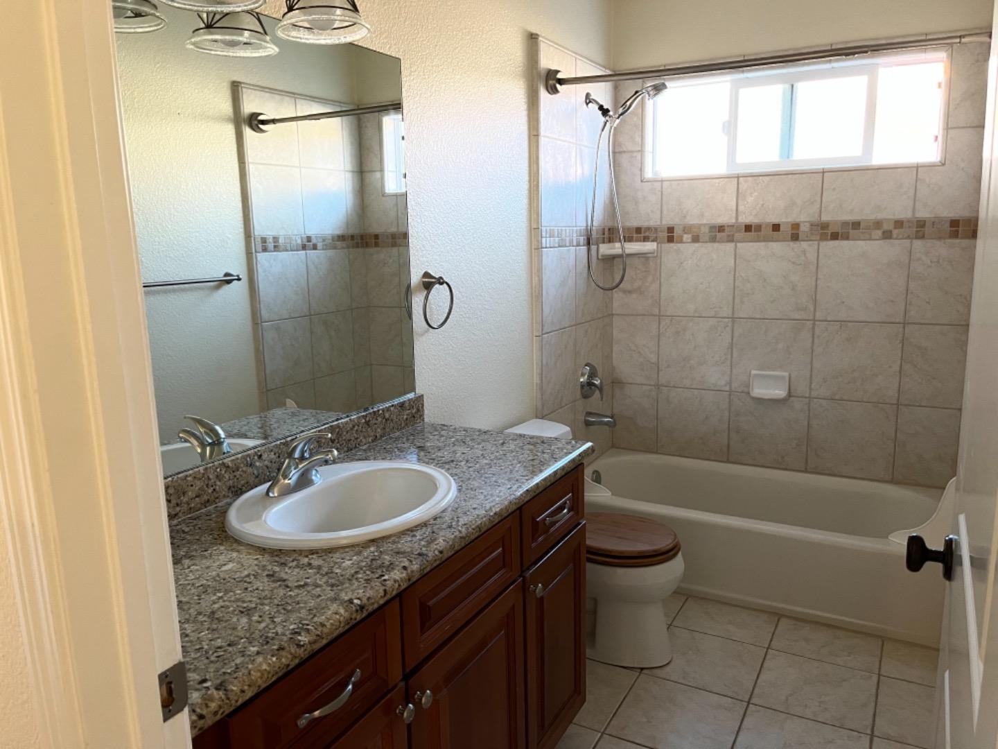 Detail Gallery Image 12 of 14 For 15 Josefa Way, Santa Cruz,  CA 95060 - 3 Beds | 2/1 Baths