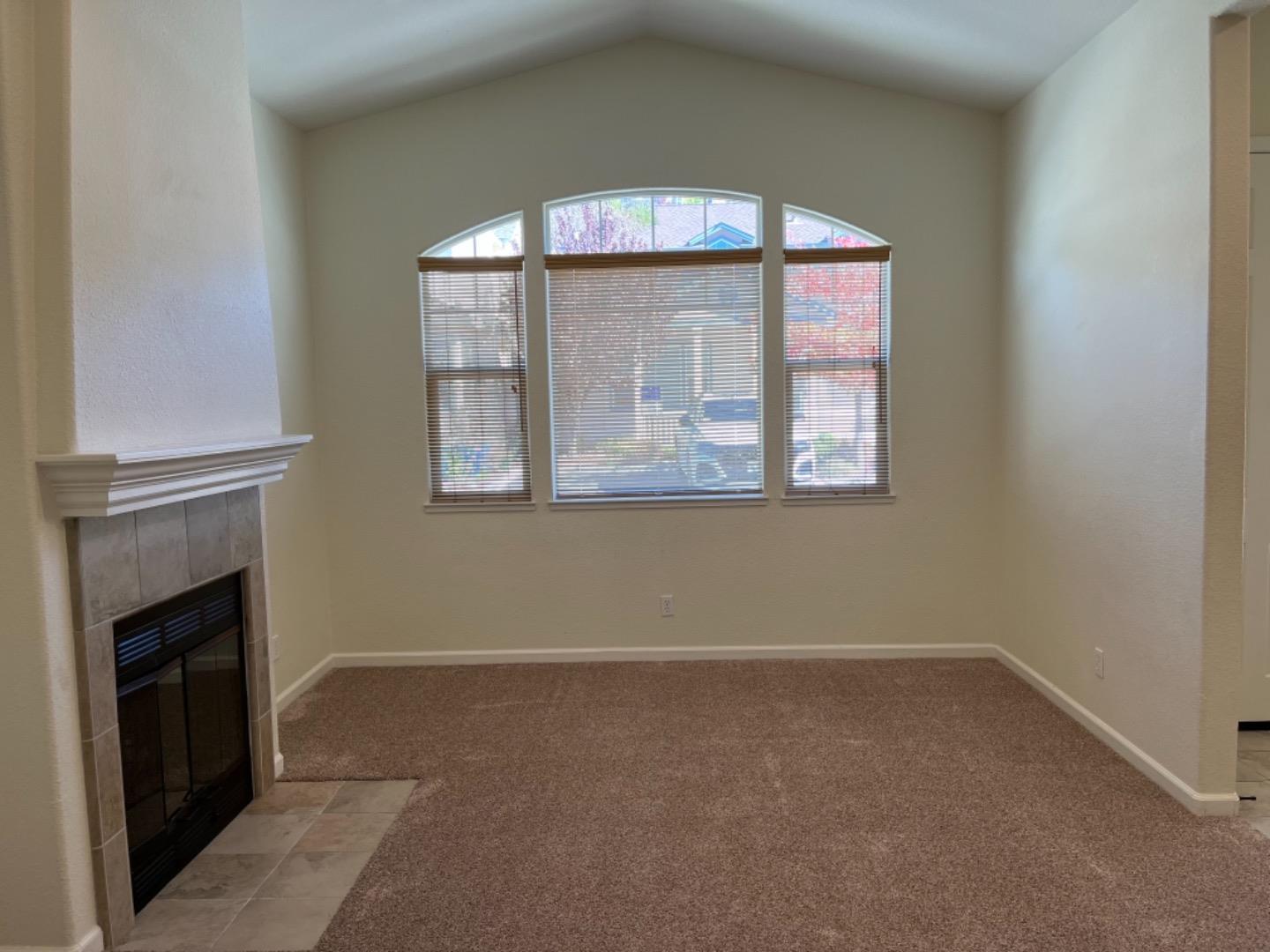 Detail Gallery Image 4 of 14 For 15 Josefa Way, Santa Cruz,  CA 95060 - 3 Beds | 2/1 Baths