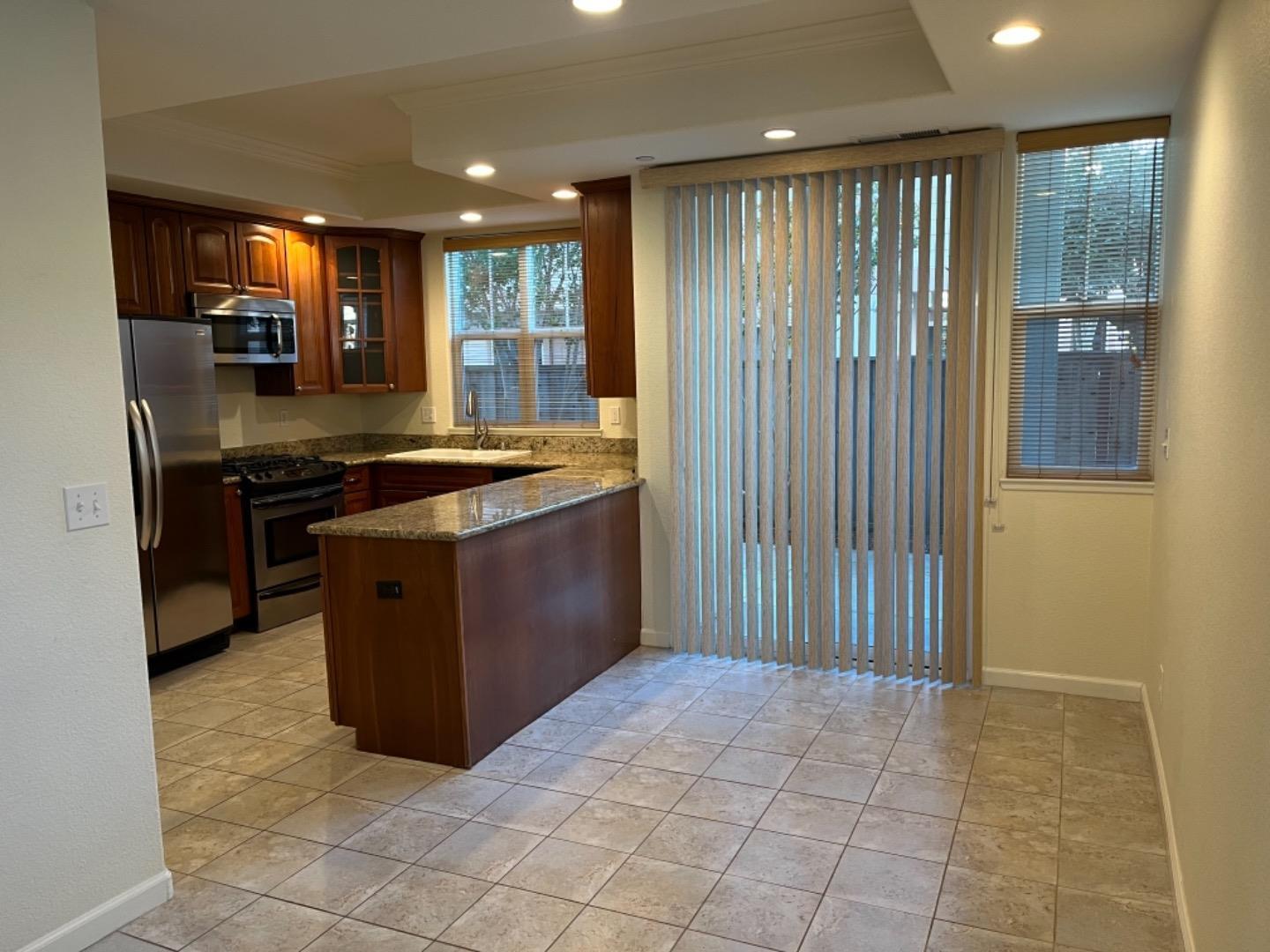 Detail Gallery Image 7 of 14 For 15 Josefa Way, Santa Cruz,  CA 95060 - 3 Beds | 2/1 Baths