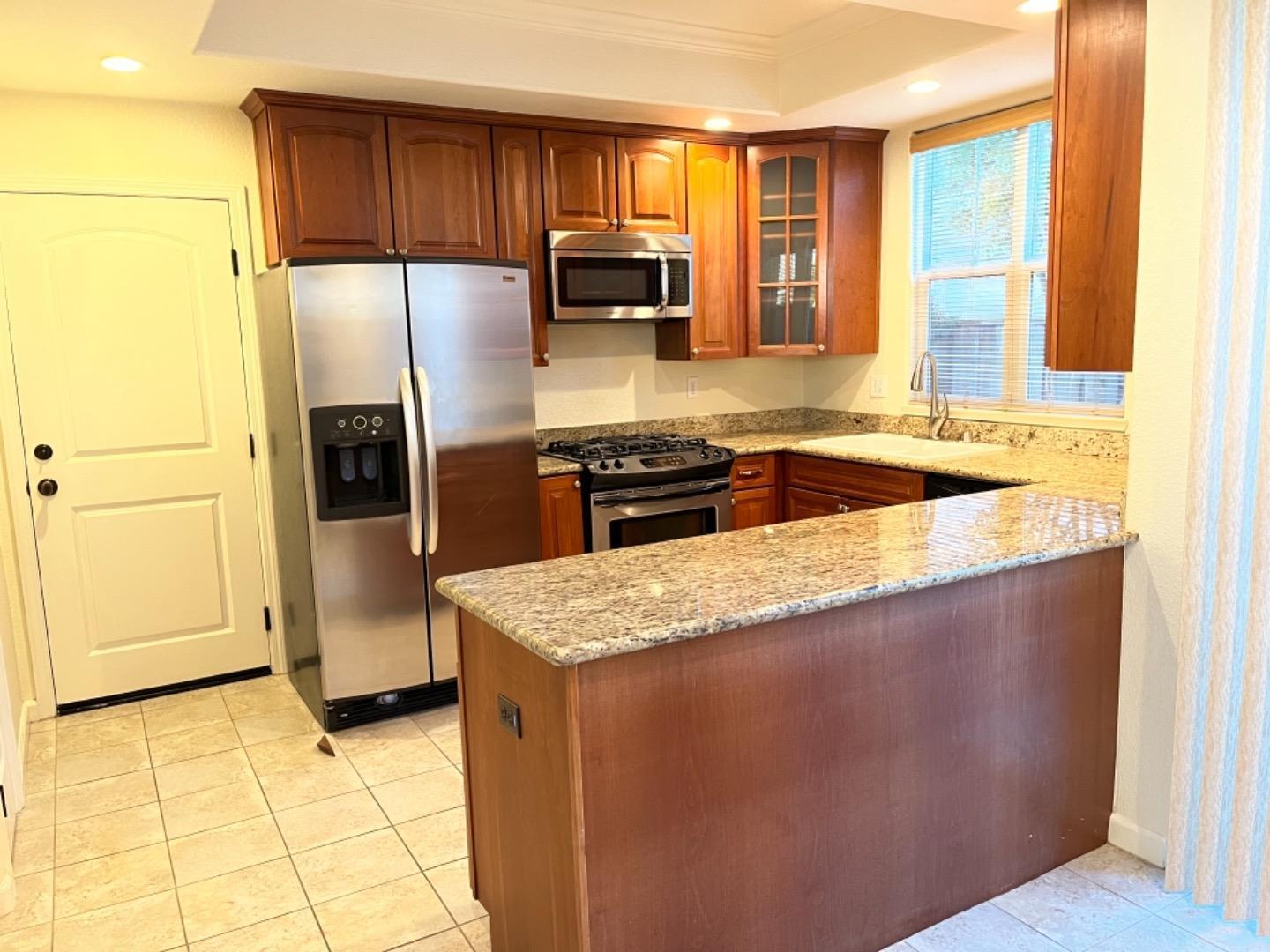 Detail Gallery Image 8 of 14 For 15 Josefa Way, Santa Cruz,  CA 95060 - 3 Beds | 2/1 Baths