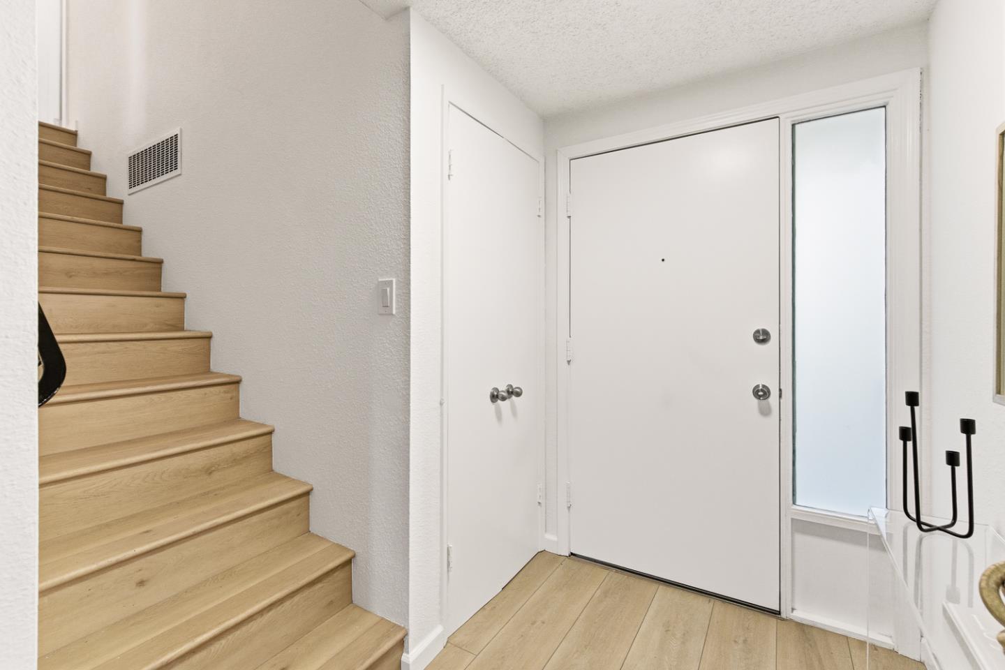 Detail Gallery Image 3 of 32 For 2405 Liberty, South San Francisco,  CA 94080 - 3 Beds | 2 Baths