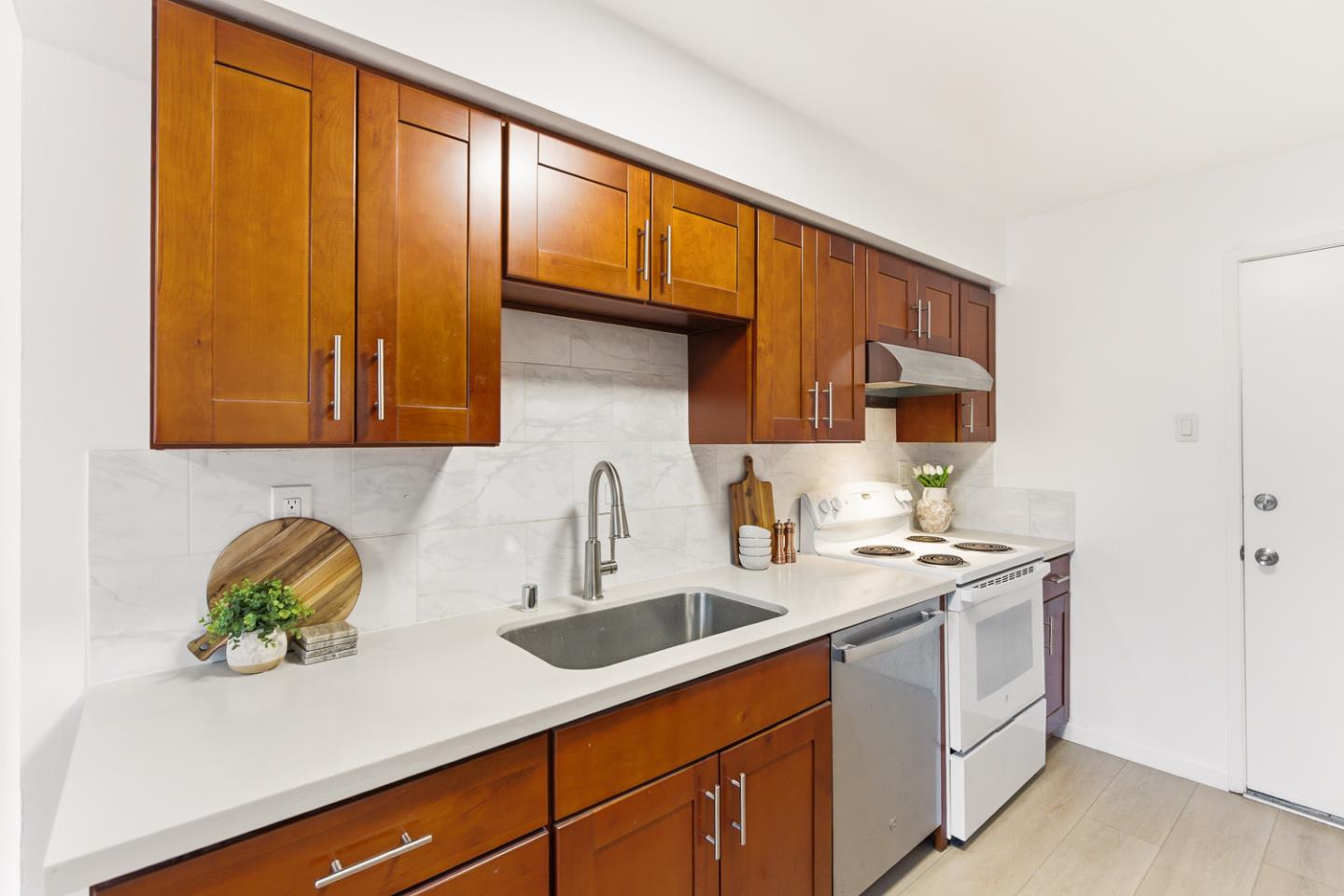 Detail Gallery Image 9 of 32 For 2405 Liberty, South San Francisco,  CA 94080 - 3 Beds | 2 Baths