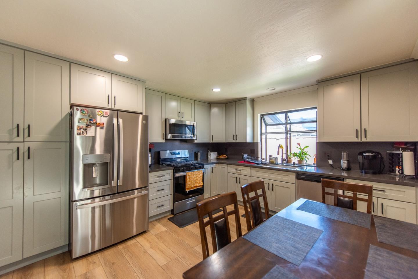 Detail Gallery Image 12 of 18 For 5798 Ribchester, San Jose,  CA 95123 - 4 Beds | 3 Baths