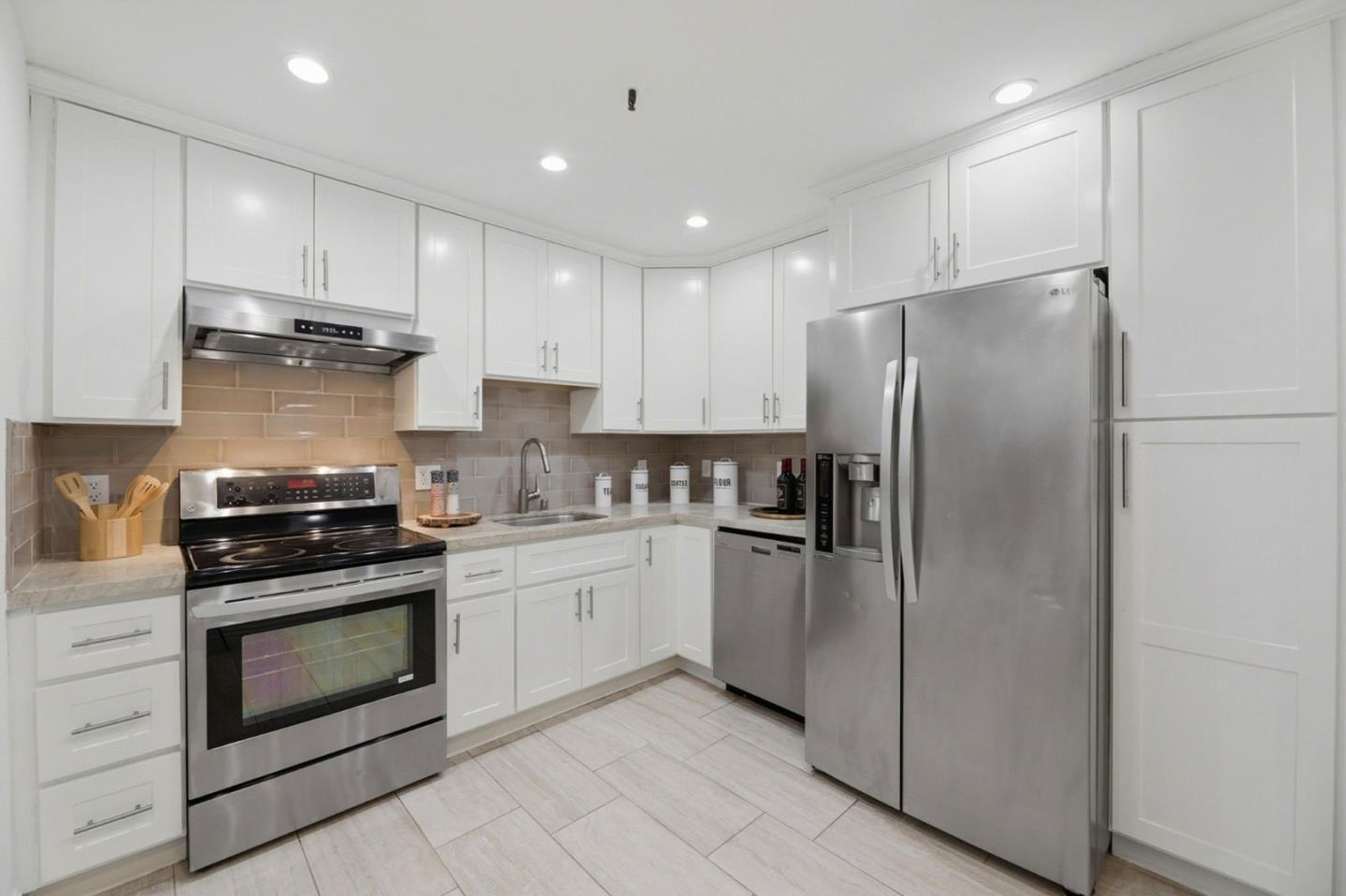 Detail Gallery Image 8 of 39 For 49 Showers Dr #A130,  Mountain View,  CA 94040 - 2 Beds | 2 Baths