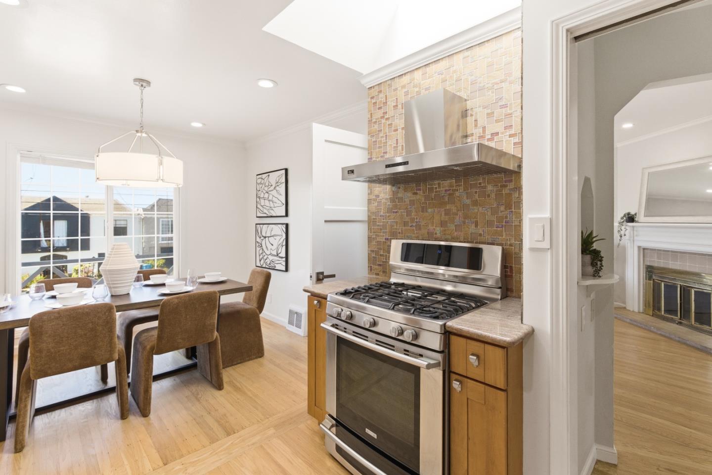 Detail Gallery Image 9 of 31 For 2126 43rd Ave, San Francisco,  CA 94116 - 2 Beds | 1 Baths