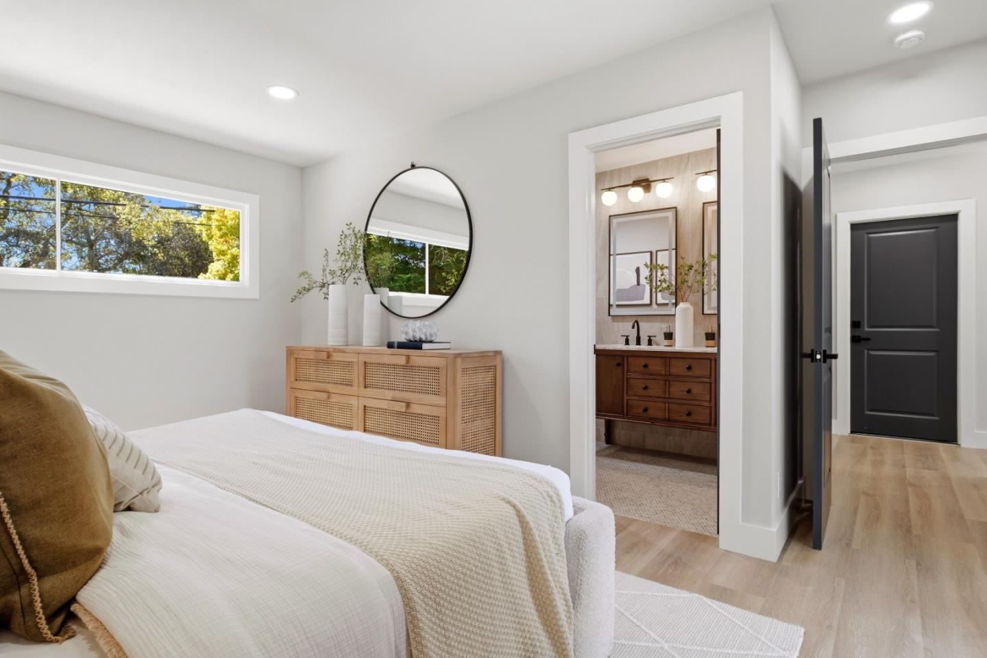 Detail Gallery Image 17 of 26 For 1910 Notre Dame Ave, Belmont,  CA 94002 - 3 Beds | 2 Baths