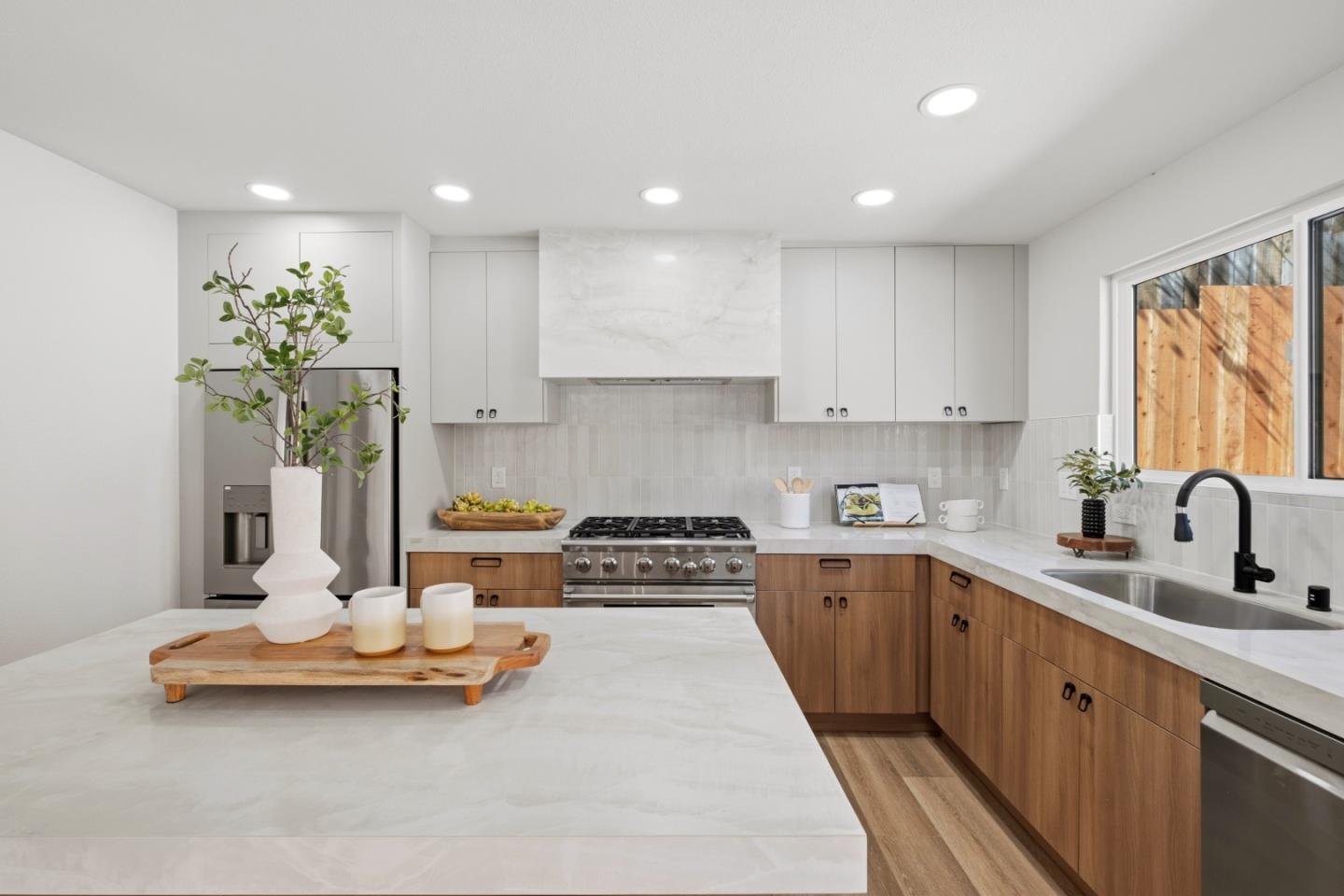 Detail Gallery Image 6 of 26 For 1910 Notre Dame Ave, Belmont,  CA 94002 - 3 Beds | 2 Baths