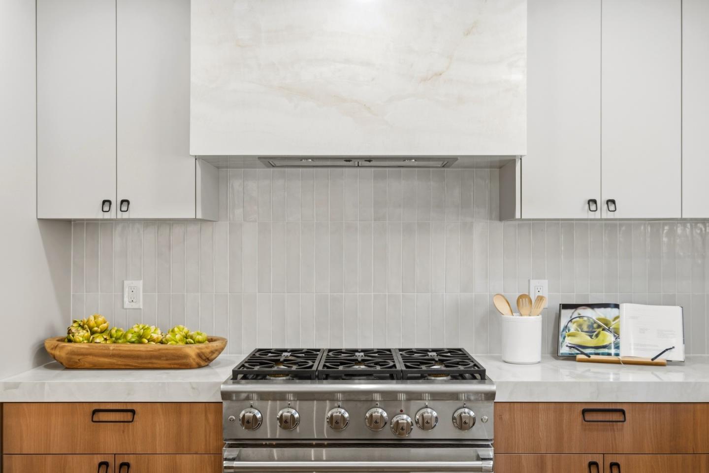 Detail Gallery Image 7 of 26 For 1910 Notre Dame Ave, Belmont,  CA 94002 - 3 Beds | 2 Baths