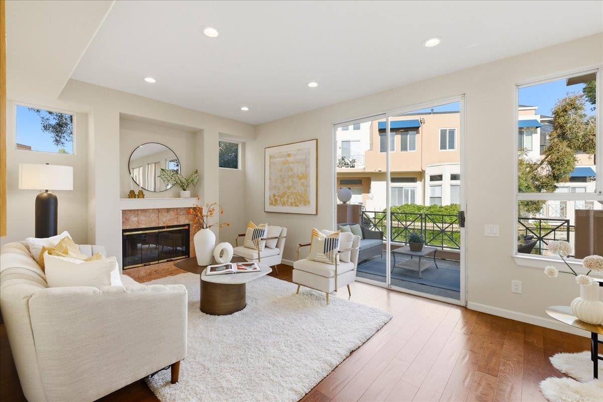 Detail Gallery Image 2 of 64 For 819 Lakeshore Dr, Redwood City,  CA 94065 - 3 Beds | 2/1 Baths