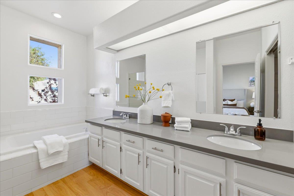 Detail Gallery Image 32 of 64 For 819 Lakeshore Dr, Redwood City,  CA 94065 - 3 Beds | 2/1 Baths