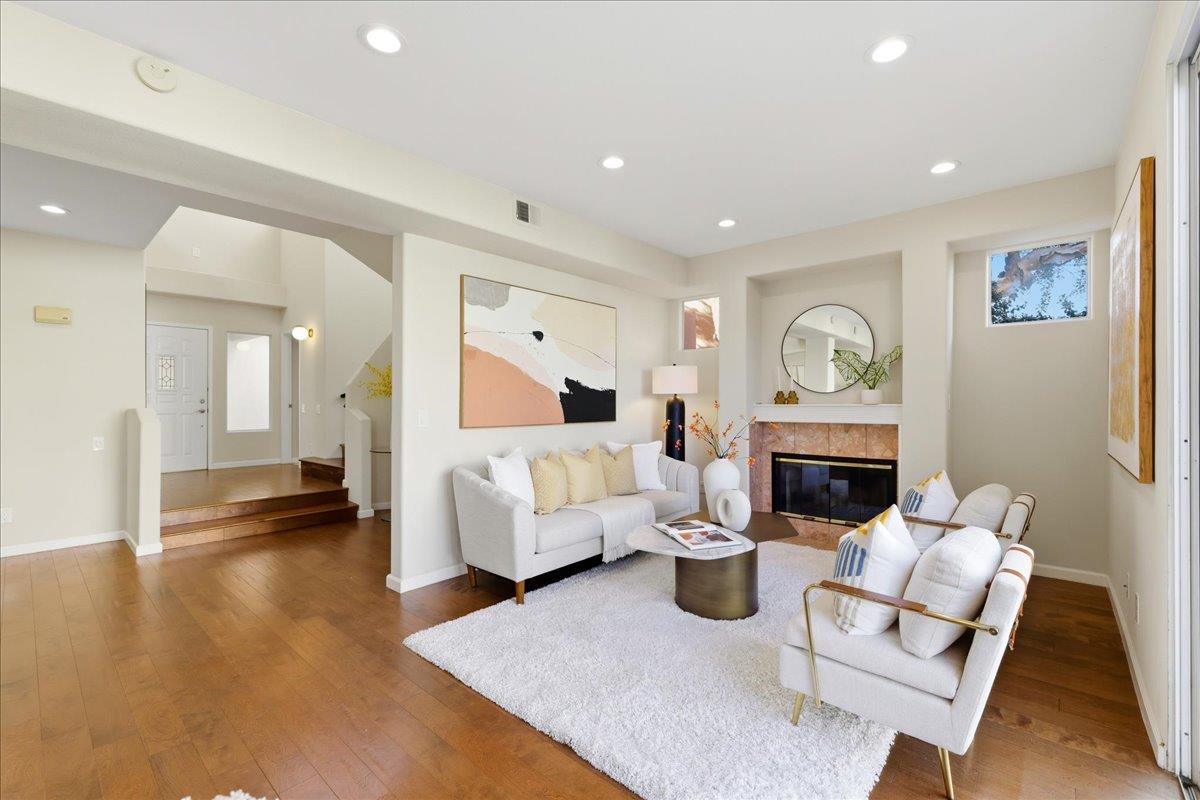 Detail Gallery Image 4 of 64 For 819 Lakeshore Dr, Redwood City,  CA 94065 - 3 Beds | 2/1 Baths