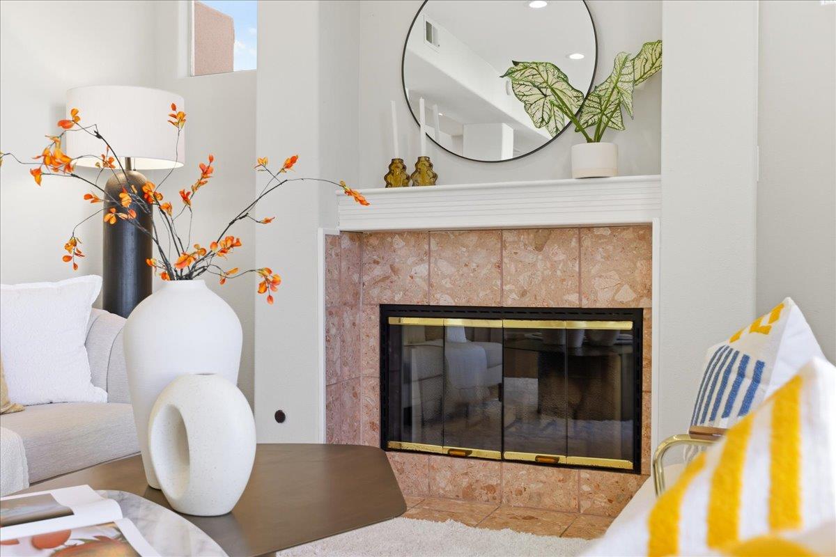 Detail Gallery Image 5 of 64 For 819 Lakeshore Dr, Redwood City,  CA 94065 - 3 Beds | 2/1 Baths