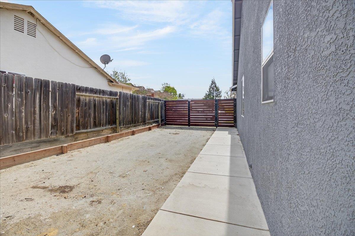 Detail Gallery Image 4 of 38 For 821 Feather Ct, Hollister,  CA 95023 - 4 Beds | 2 Baths