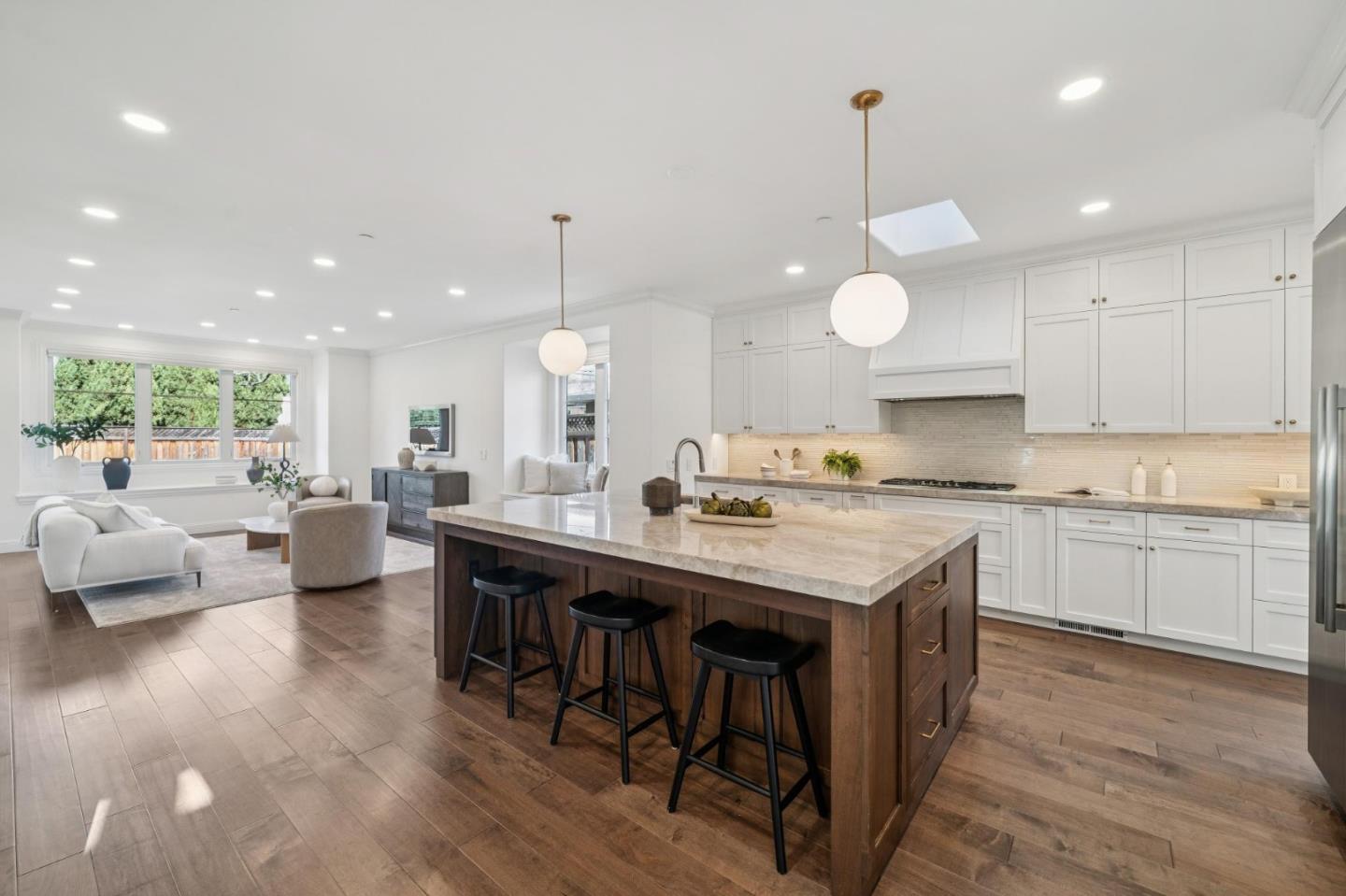 Front Image Thumbnail for ML82038299