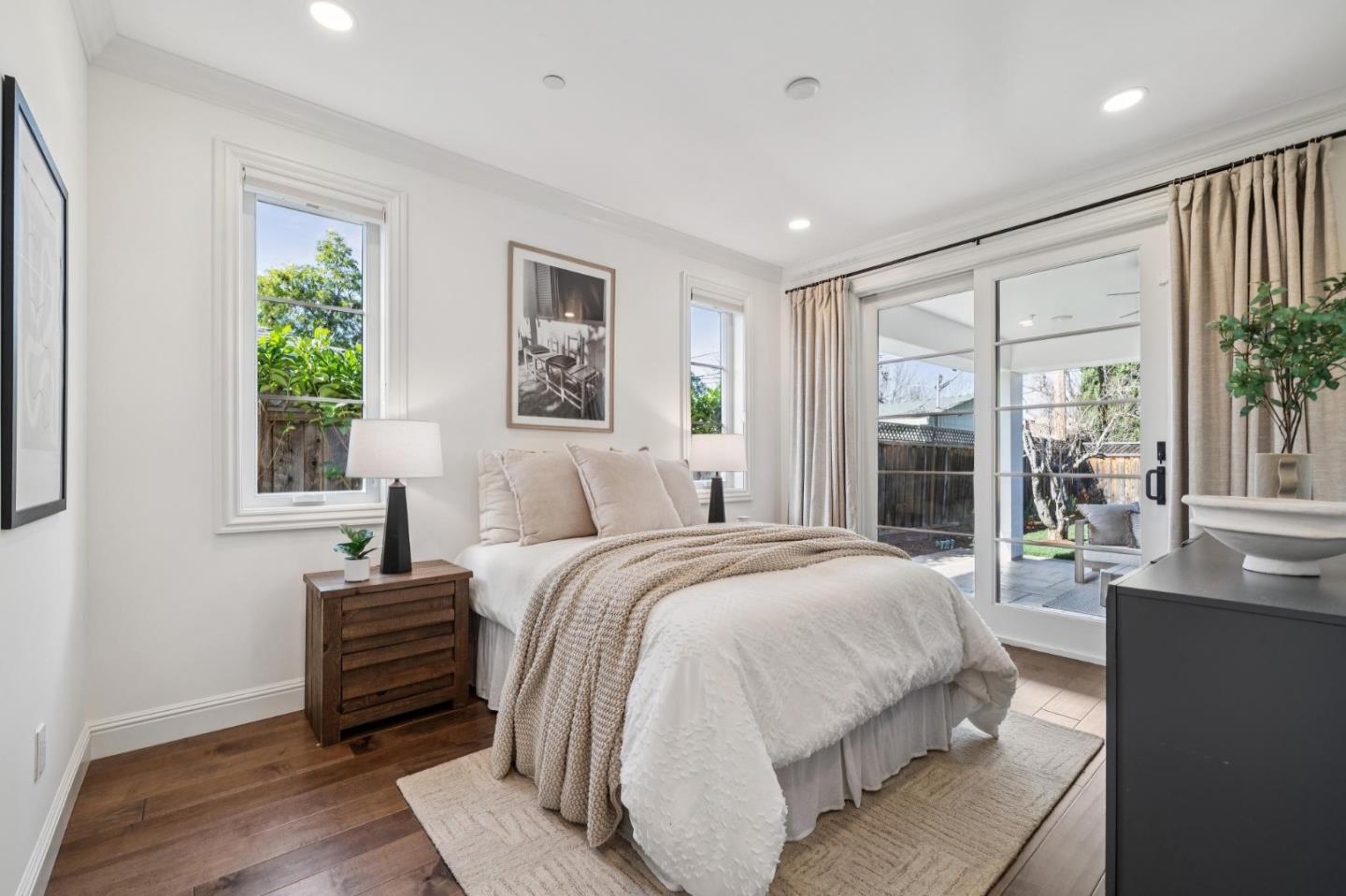 Detail Gallery Image 20 of 33 For 3011 Bryant St, Palo Alto,  CA 94306 - 4 Beds | 3/1 Baths