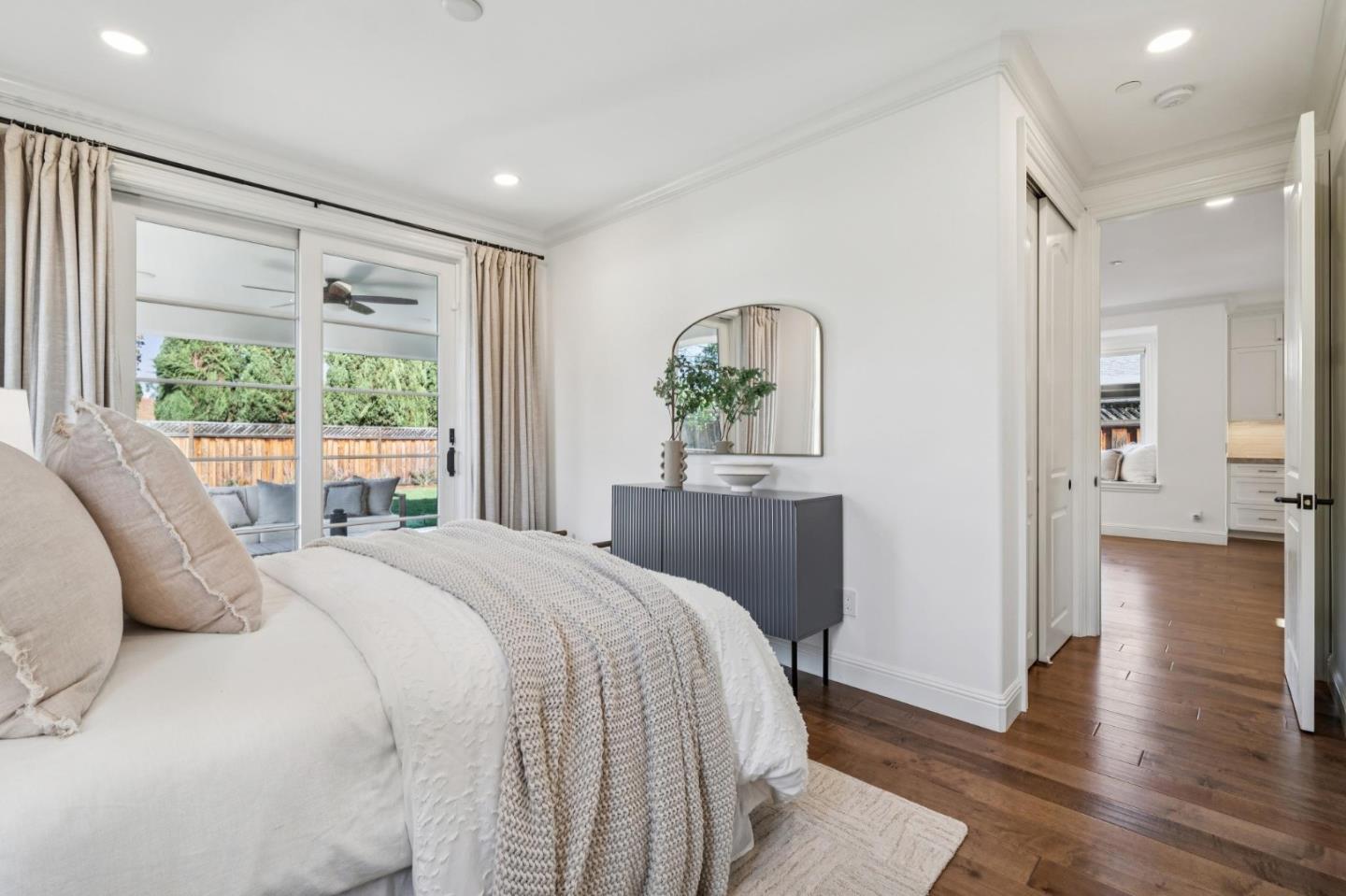 Detail Gallery Image 21 of 33 For 3011 Bryant St, Palo Alto,  CA 94306 - 4 Beds | 3/1 Baths