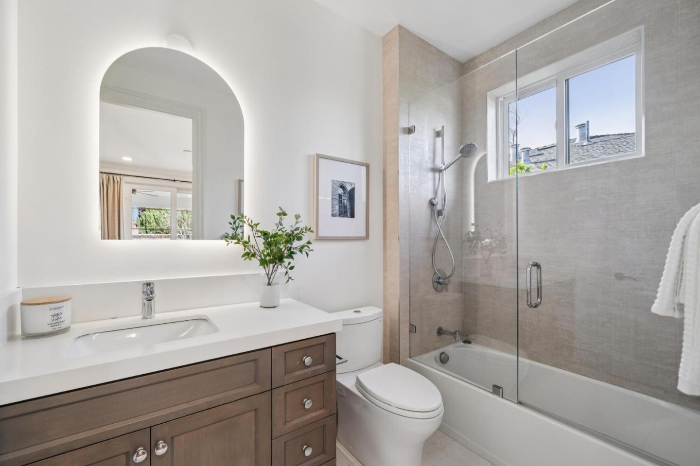 Detail Gallery Image 23 of 33 For 3011 Bryant St, Palo Alto,  CA 94306 - 4 Beds | 3/1 Baths