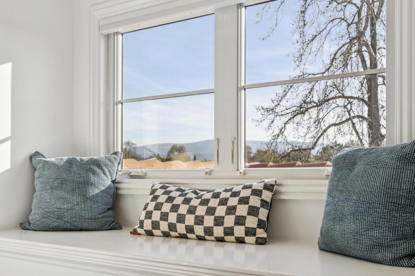 Detail Gallery Image 25 of 33 For 3011 Bryant St, Palo Alto,  CA 94306 - 4 Beds | 3/1 Baths