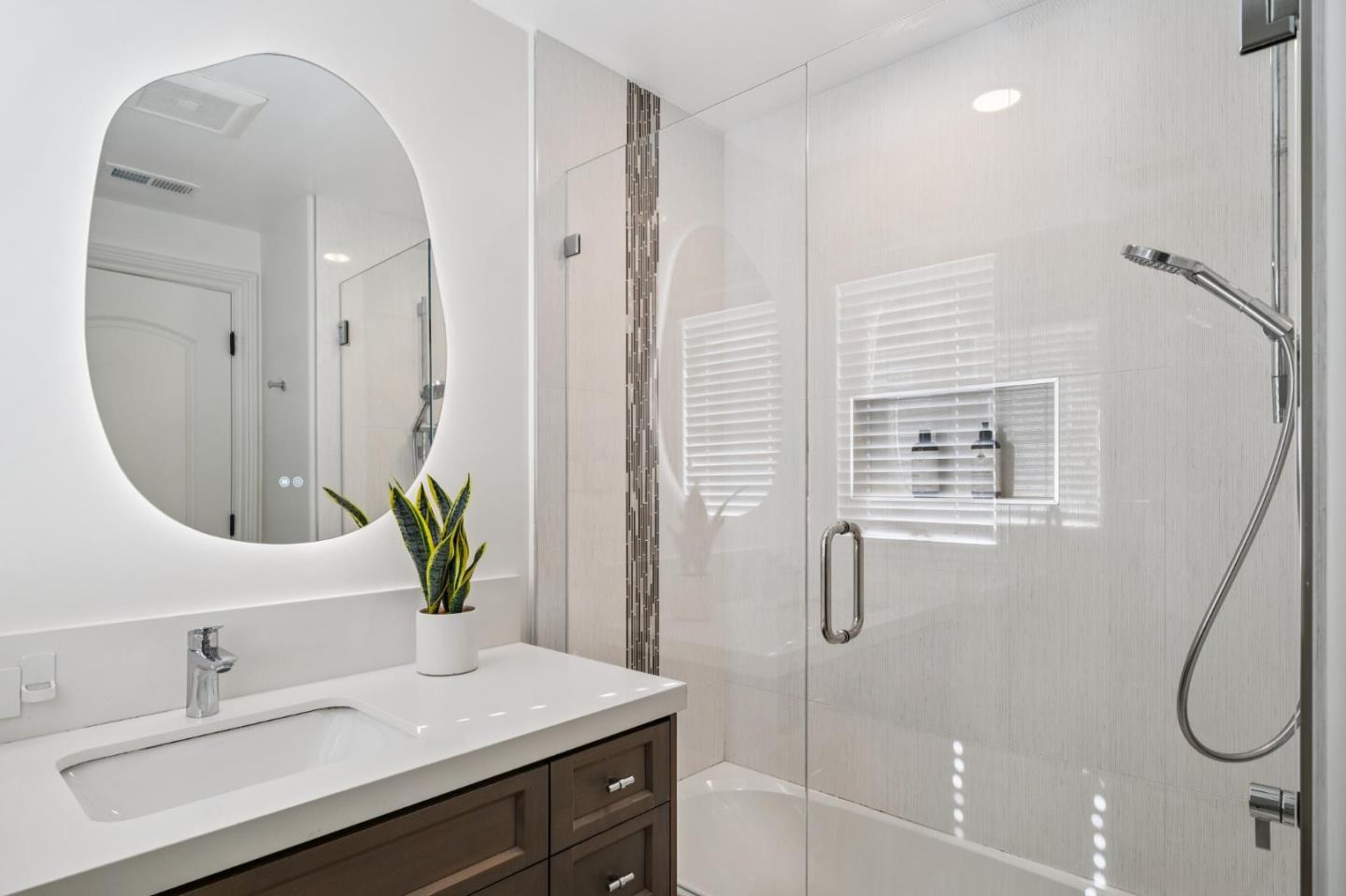 Detail Gallery Image 26 of 33 For 3011 Bryant St, Palo Alto,  CA 94306 - 4 Beds | 3/1 Baths