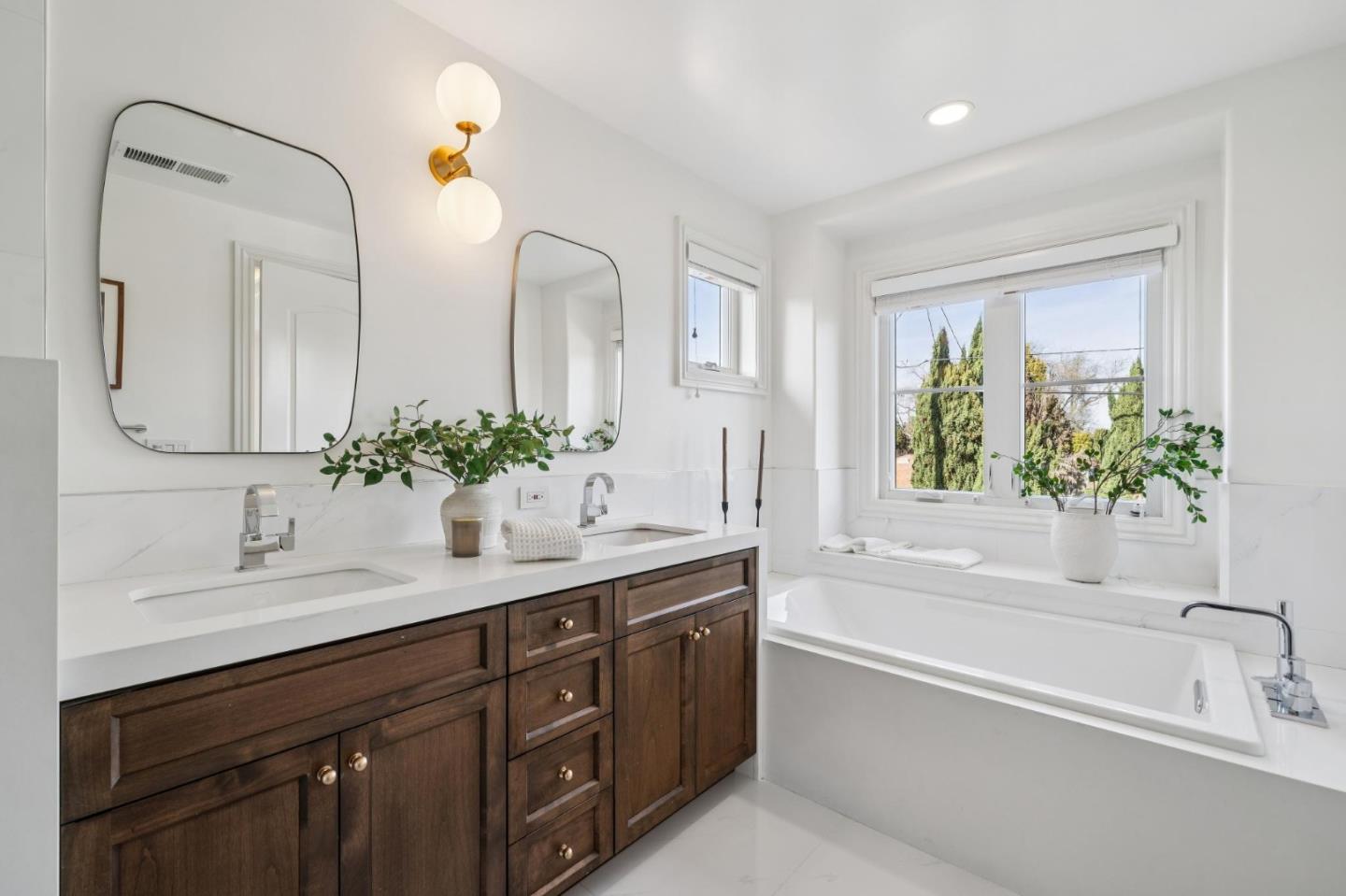 Detail Gallery Image 29 of 33 For 3011 Bryant St, Palo Alto,  CA 94306 - 4 Beds | 3/1 Baths