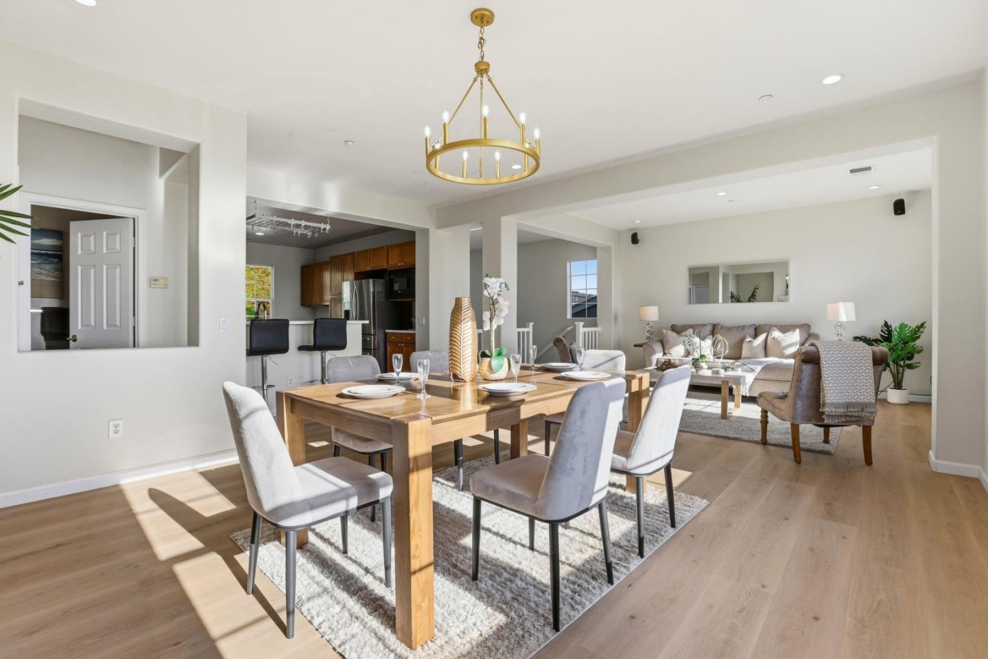 Detail Gallery Image 11 of 25 For 828 Steve Courter Way, Daly City,  CA 94014 - 3 Beds | 2/1 Baths