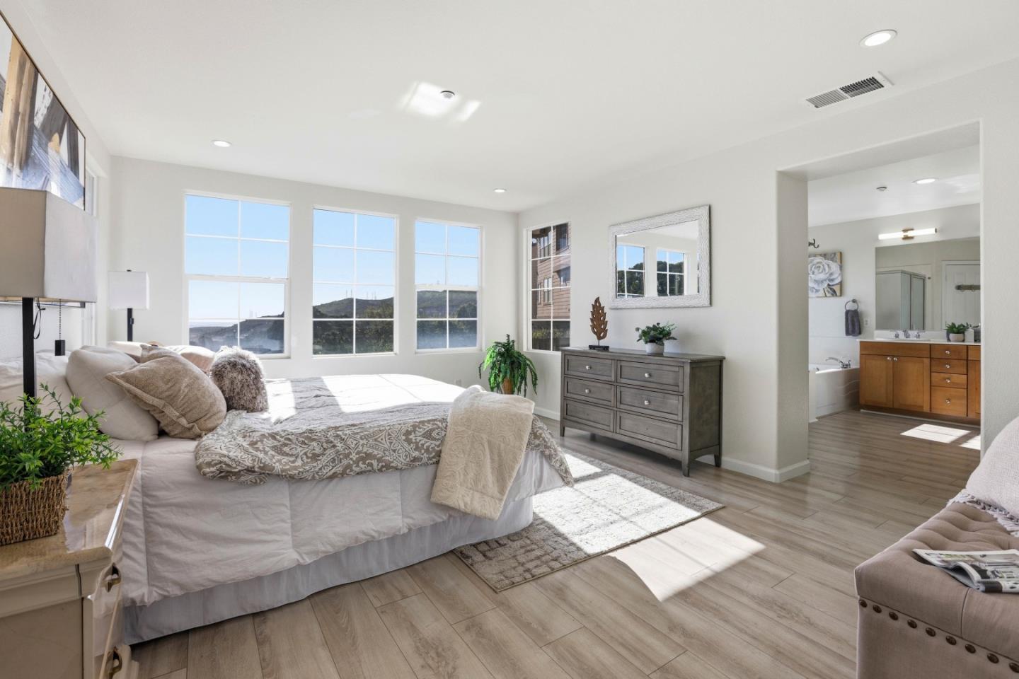 Detail Gallery Image 16 of 25 For 828 Steve Courter Way, Daly City,  CA 94014 - 3 Beds | 2/1 Baths