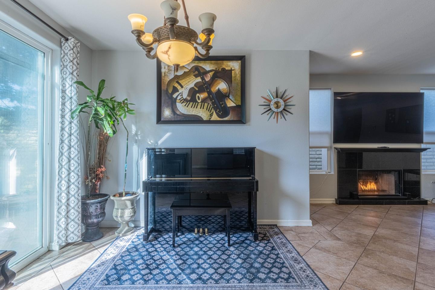 Detail Gallery Image 10 of 60 For 1099 Twin Creeks Dr, Salinas,  CA 93905 - 5 Beds | 2/1 Baths