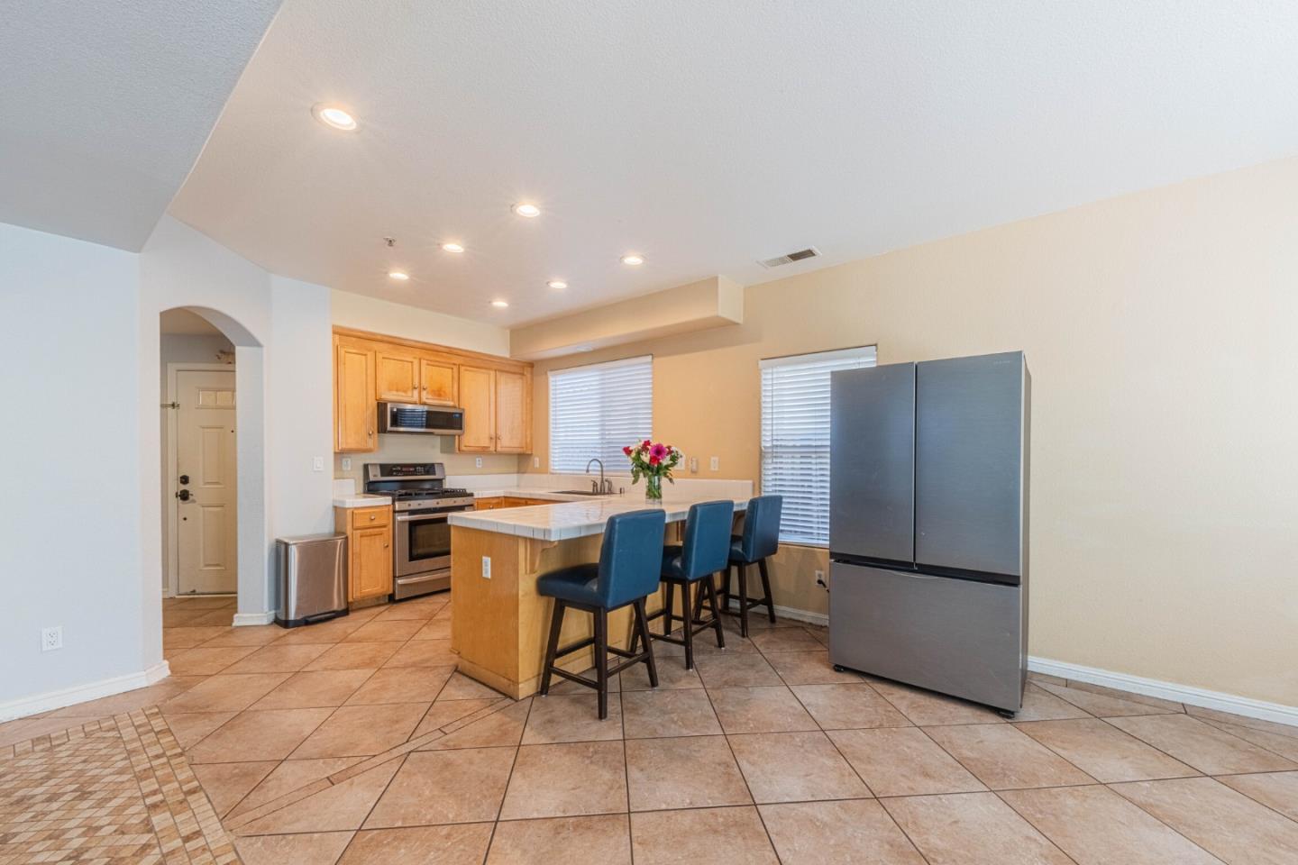 Detail Gallery Image 11 of 60 For 1099 Twin Creeks Dr, Salinas,  CA 93905 - 5 Beds | 2/1 Baths