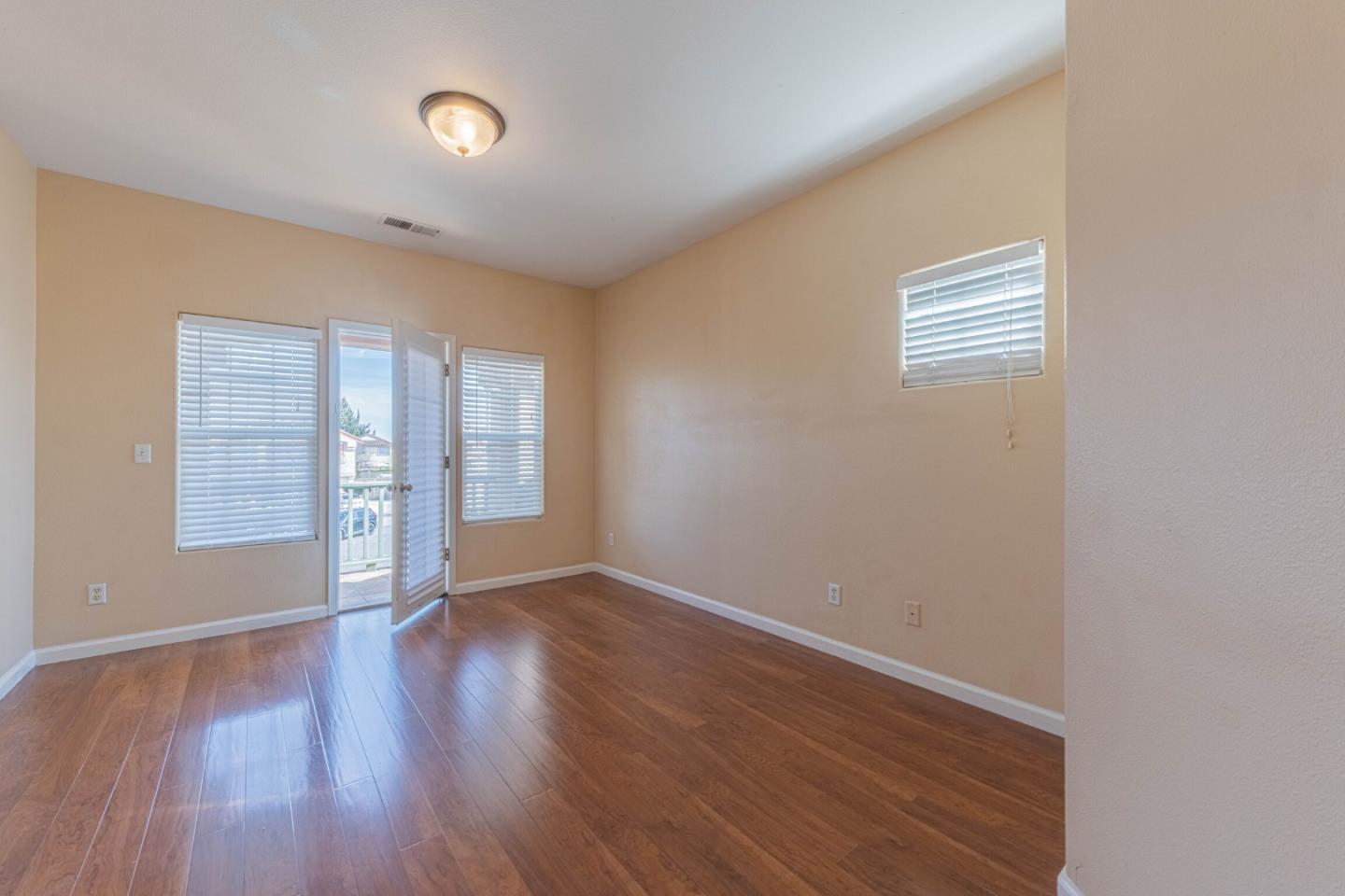 Detail Gallery Image 19 of 60 For 1099 Twin Creeks Dr, Salinas,  CA 93905 - 5 Beds | 2/1 Baths