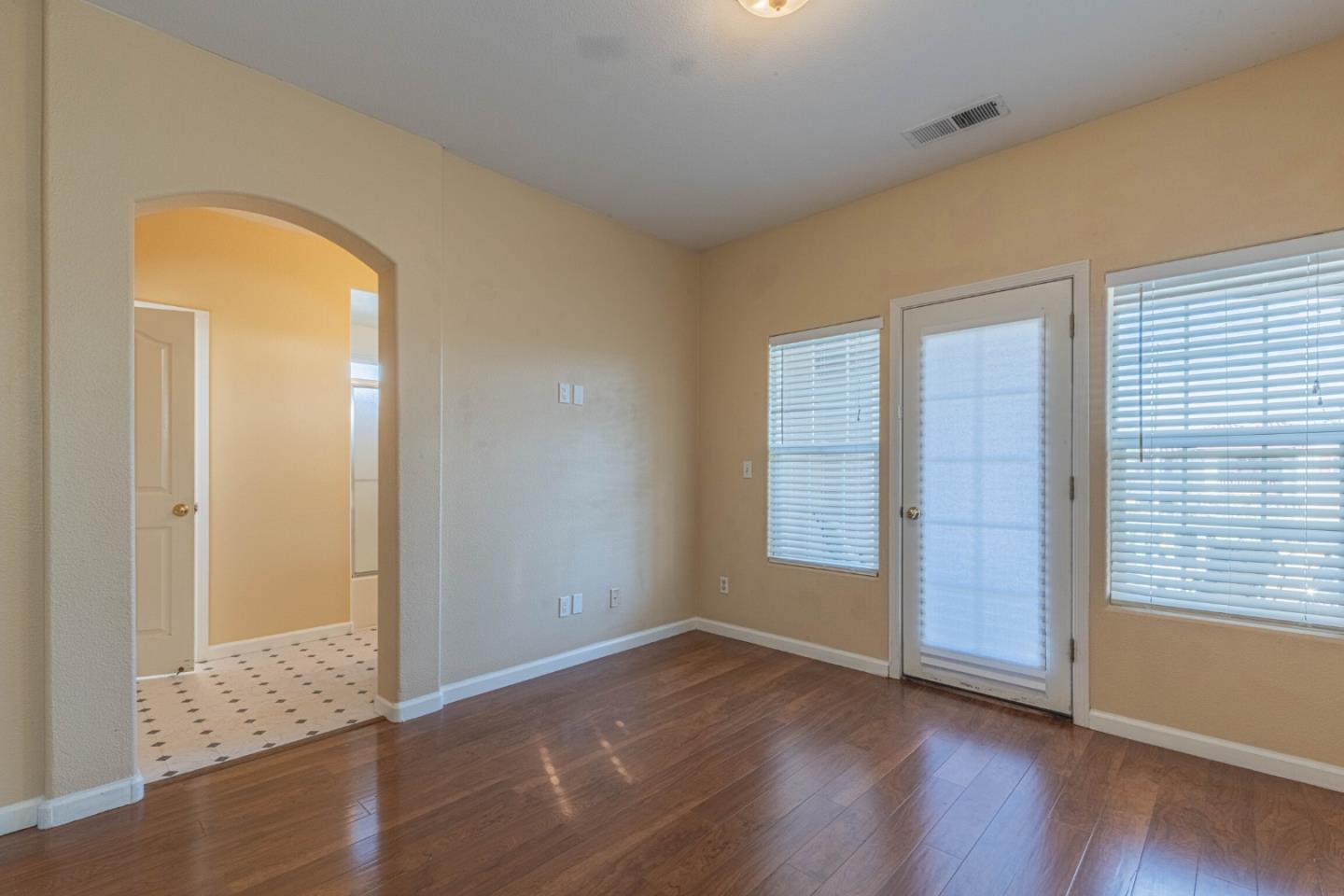 Detail Gallery Image 23 of 60 For 1099 Twin Creeks Dr, Salinas,  CA 93905 - 5 Beds | 2/1 Baths