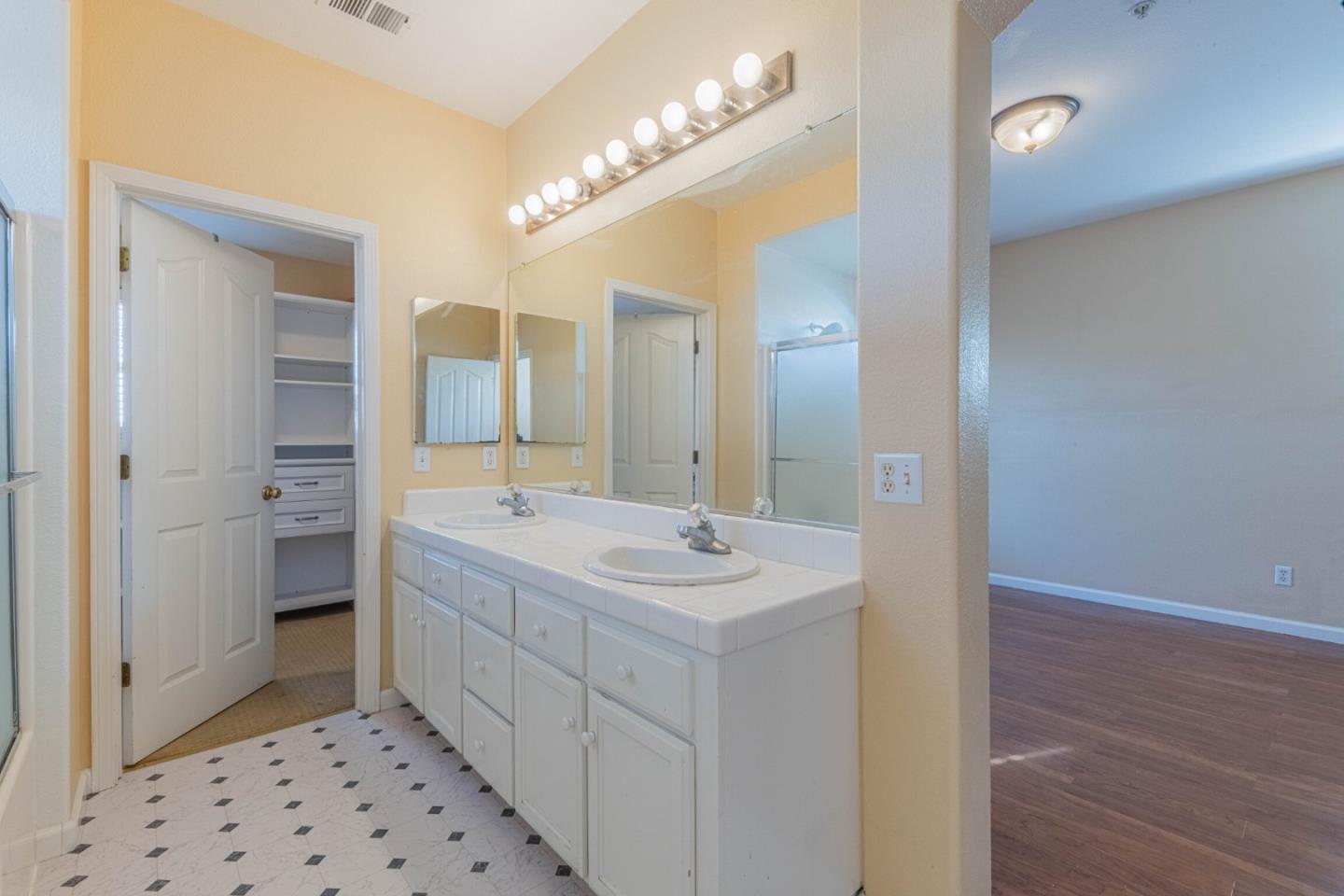 Detail Gallery Image 24 of 60 For 1099 Twin Creeks Dr, Salinas,  CA 93905 - 5 Beds | 2/1 Baths