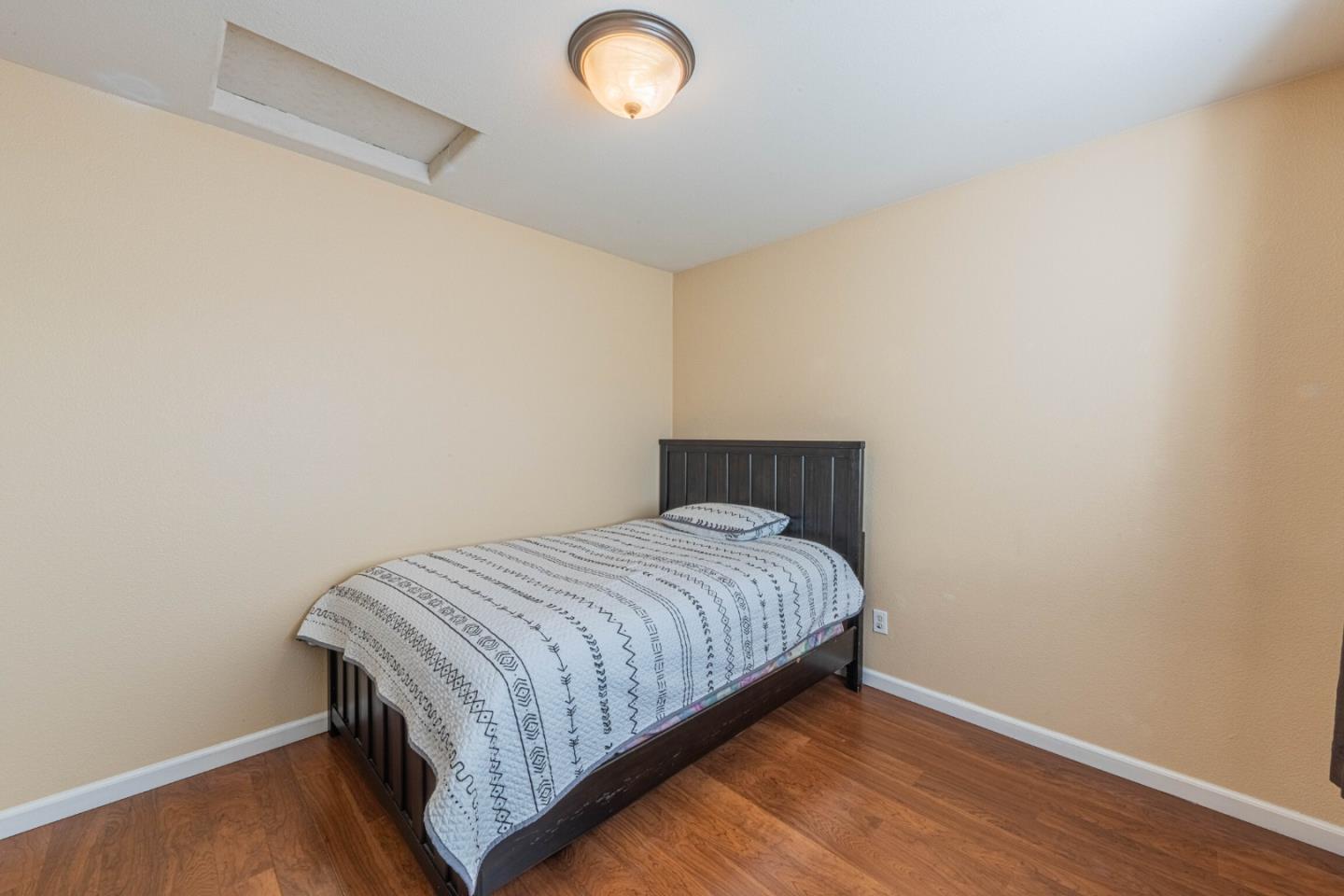 Detail Gallery Image 31 of 60 For 1099 Twin Creeks Dr, Salinas,  CA 93905 - 5 Beds | 2/1 Baths