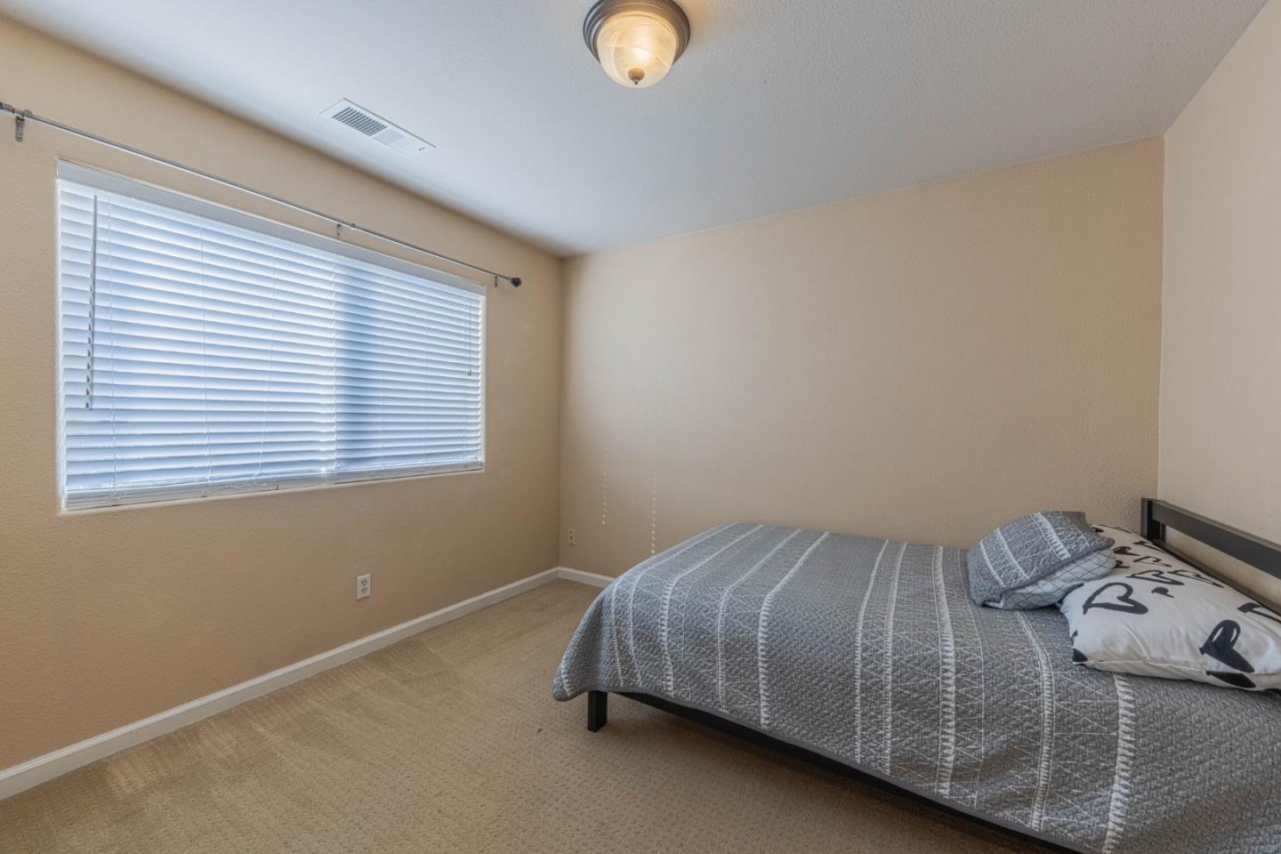 Detail Gallery Image 33 of 60 For 1099 Twin Creeks Dr, Salinas,  CA 93905 - 5 Beds | 2/1 Baths