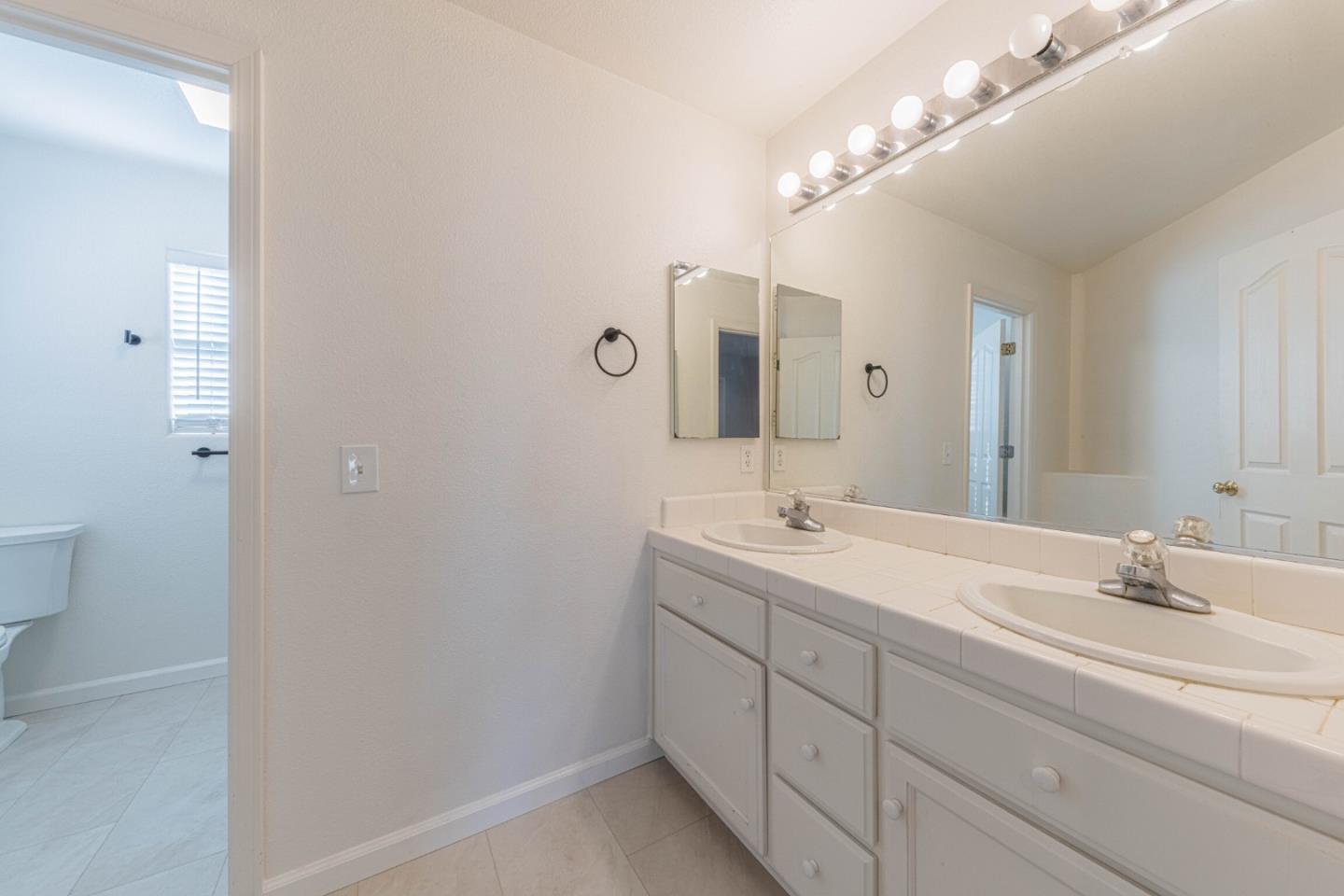 Detail Gallery Image 35 of 60 For 1099 Twin Creeks Dr, Salinas,  CA 93905 - 5 Beds | 2/1 Baths