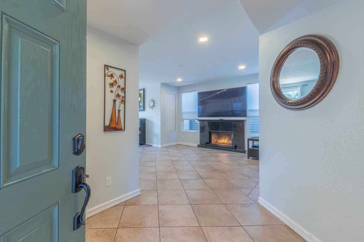 Detail Gallery Image 5 of 60 For 1099 Twin Creeks Dr, Salinas,  CA 93905 - 5 Beds | 2/1 Baths