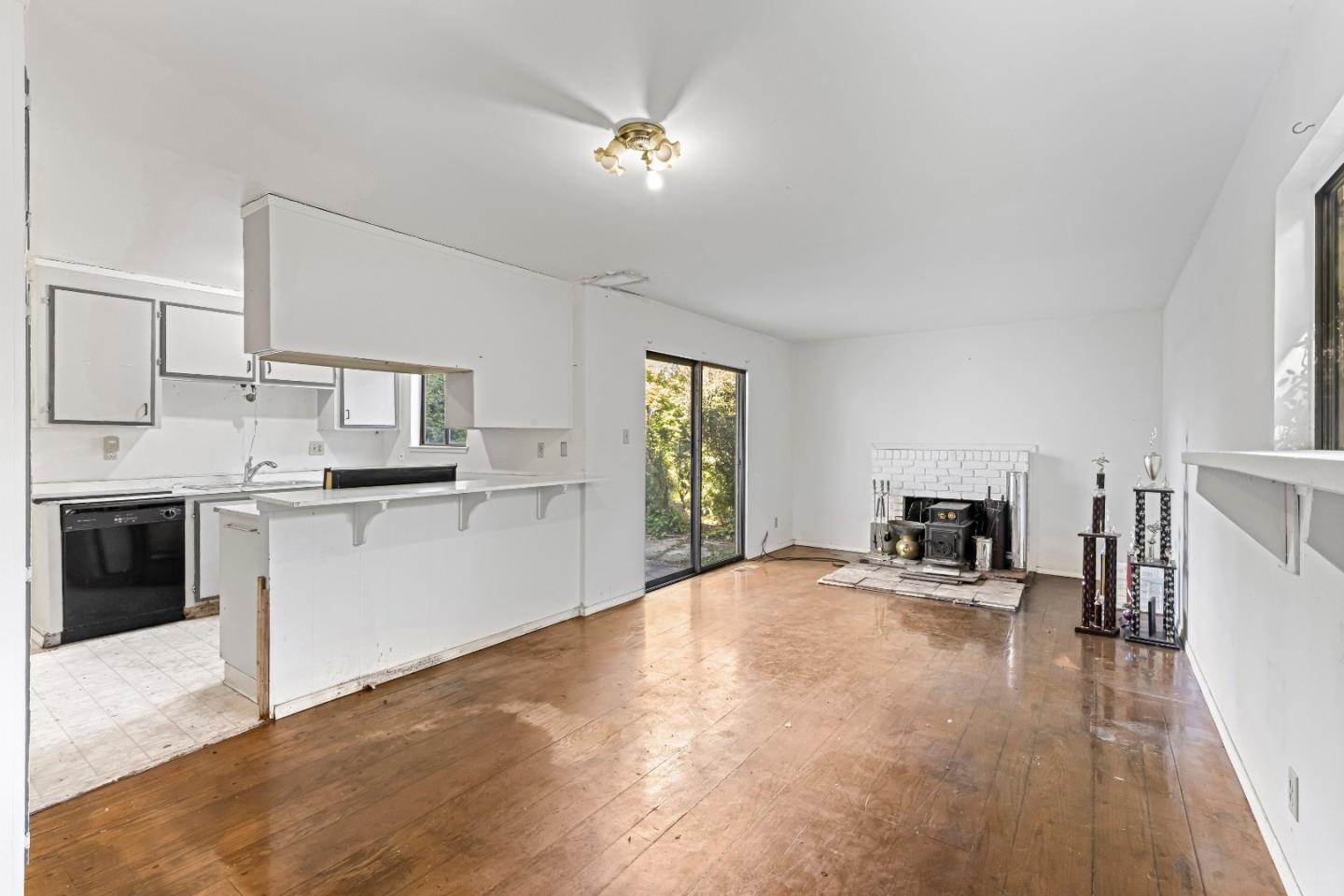 Detail Gallery Image 10 of 45 For 2178 Ashwood Ln, San Jose,  CA 95132 - 5 Beds | 2/1 Baths